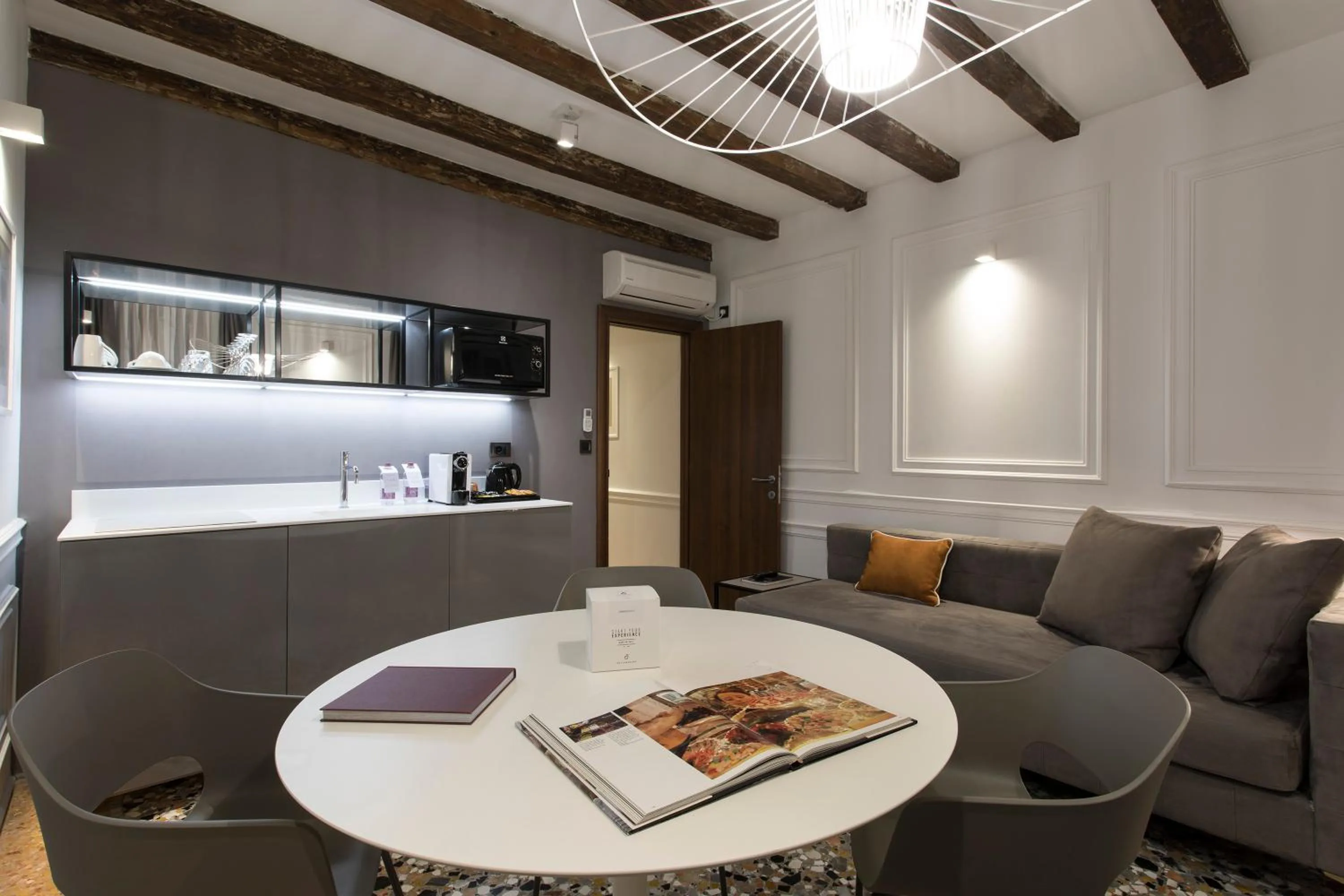 Kitchen or kitchenette in San Marco Suite 755