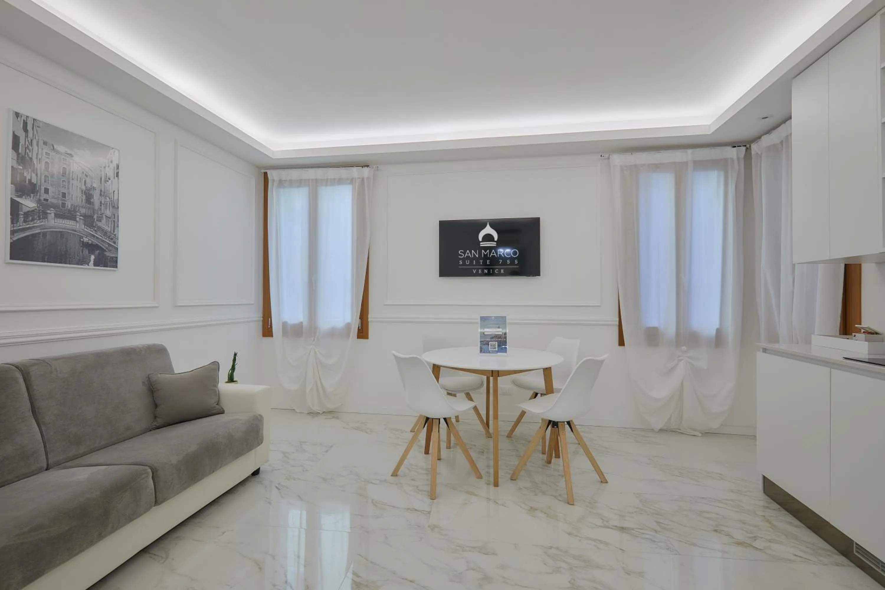 Living room in San Marco Suite 755