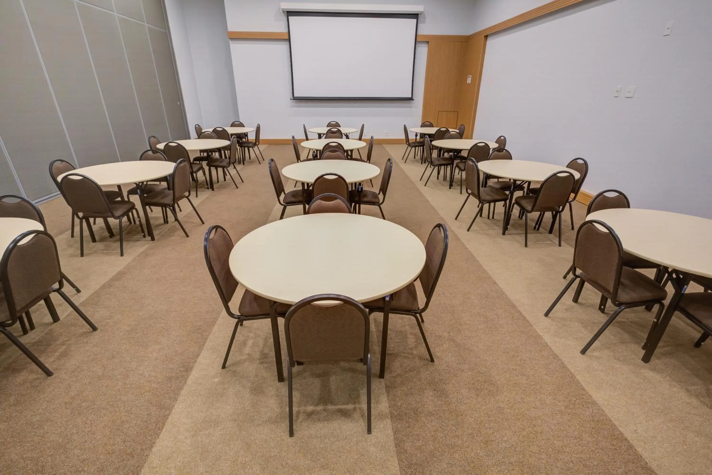 Property building in Bourbon Hotel Cambara