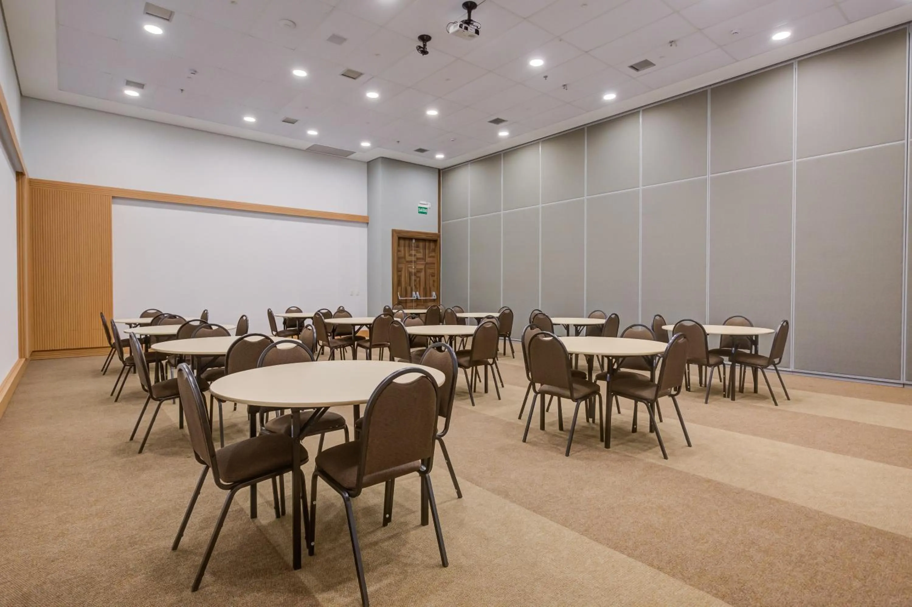 Property building in Bourbon Hotel Cambara