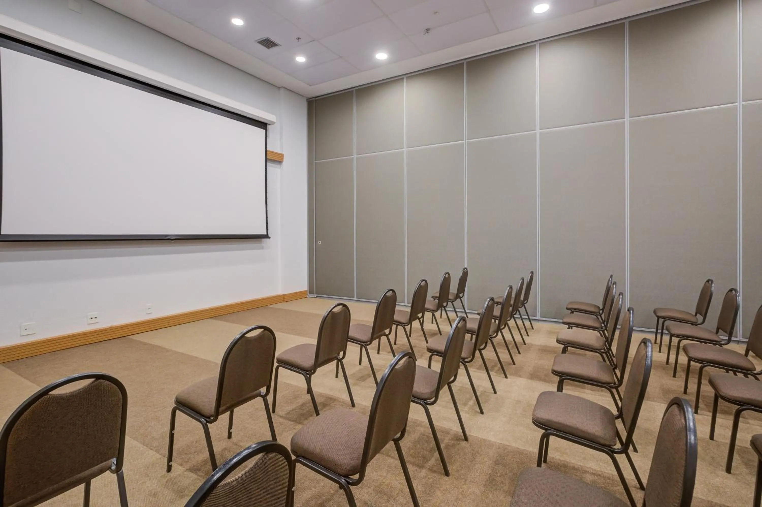 Property building in Bourbon Hotel Cambara