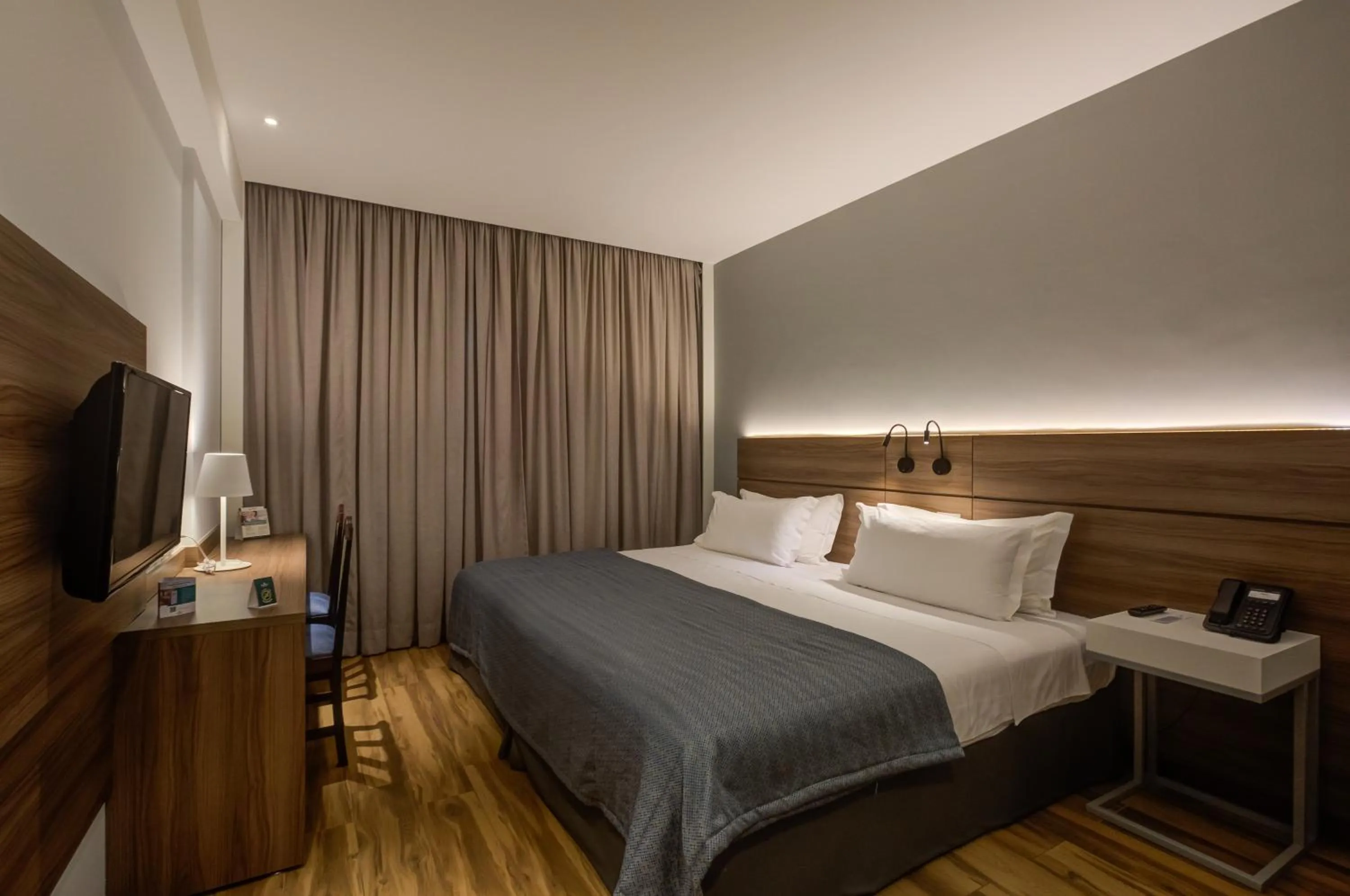 Property building, Bed in Bourbon Hotel Cambara