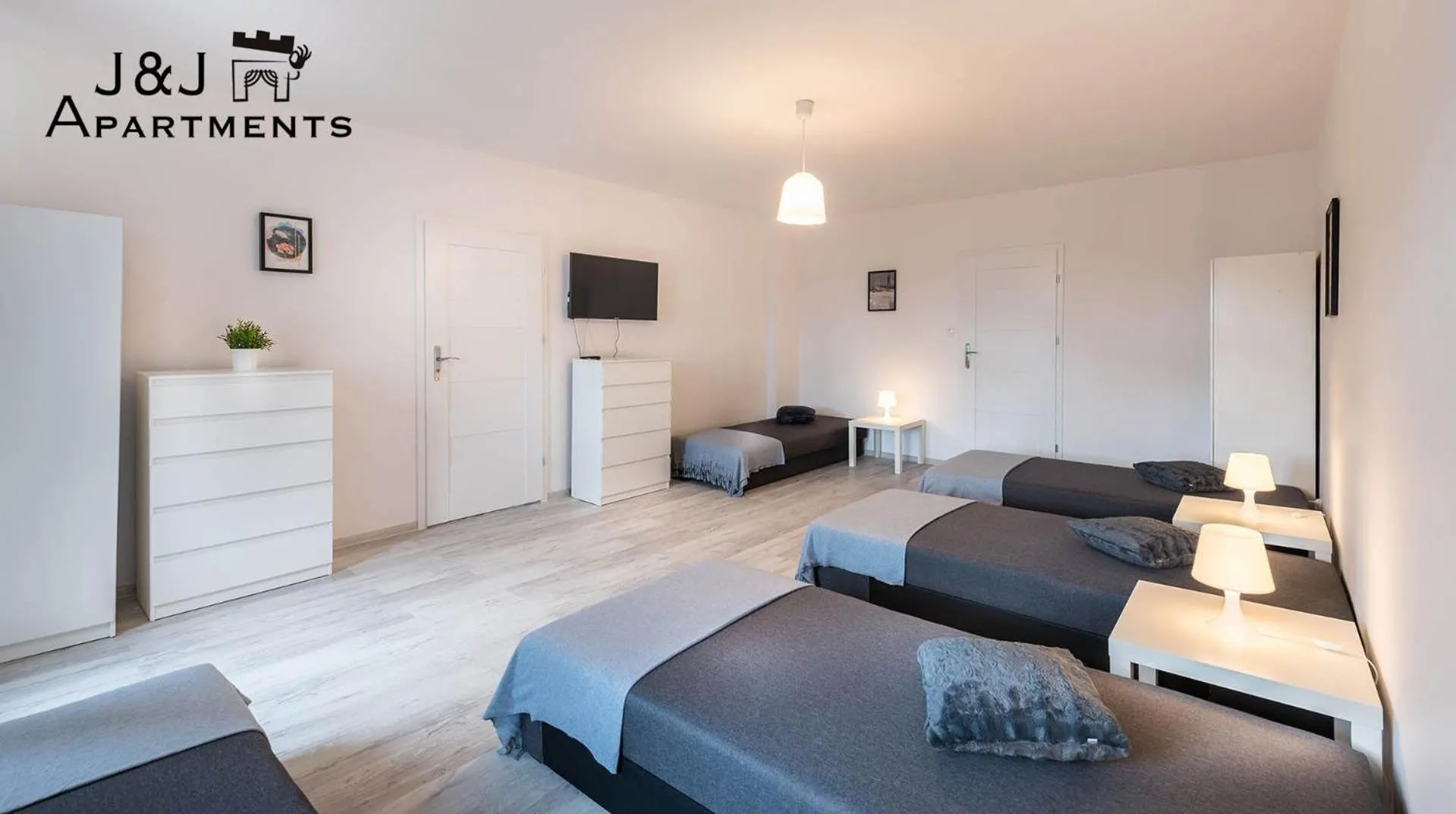Photo of the whole room in J&J Apartments Łazienna 30 - 12