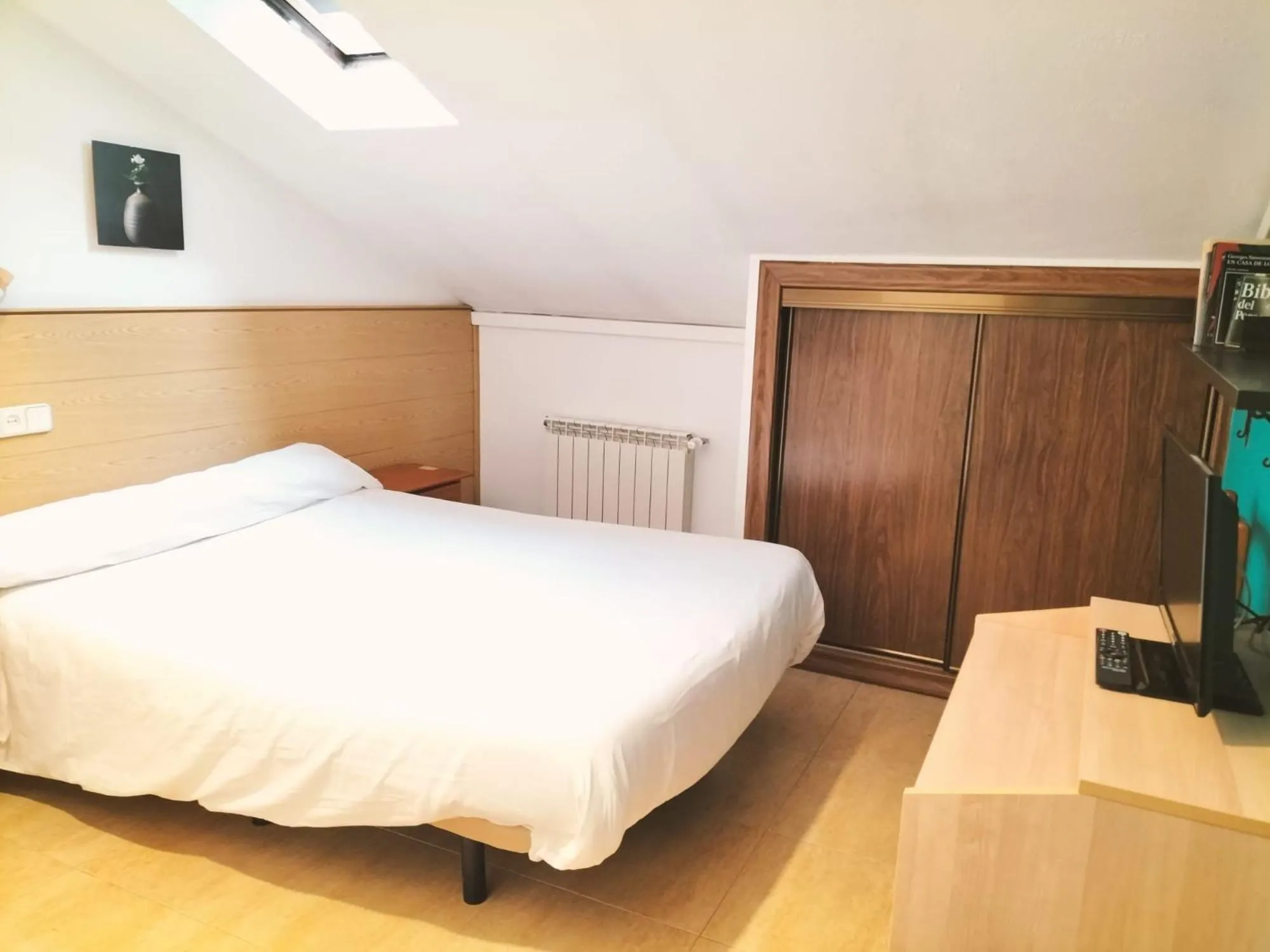 Bedroom, Bed in Hostal El Descanso