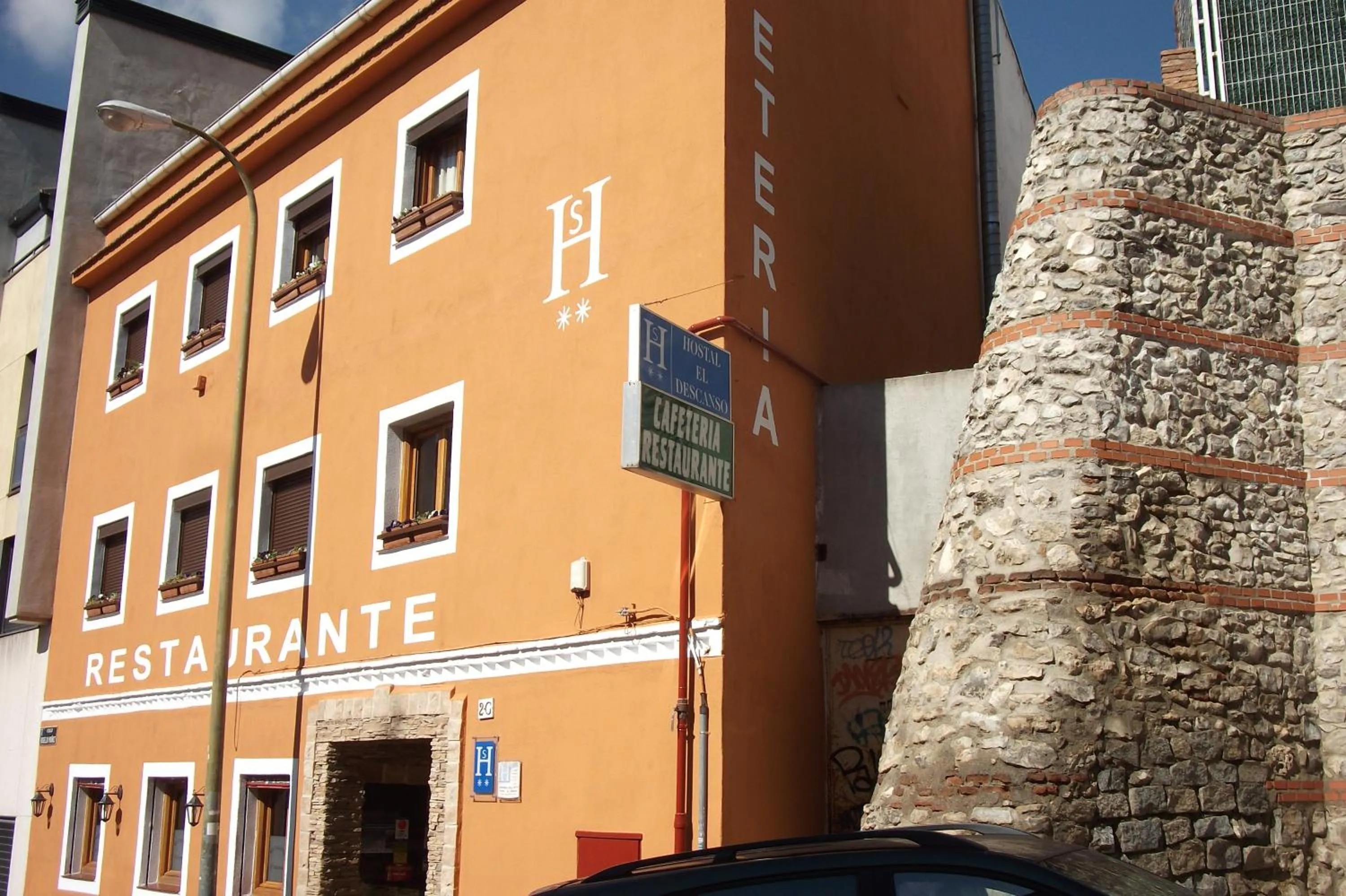 Facade/entrance in Hostal El Descanso