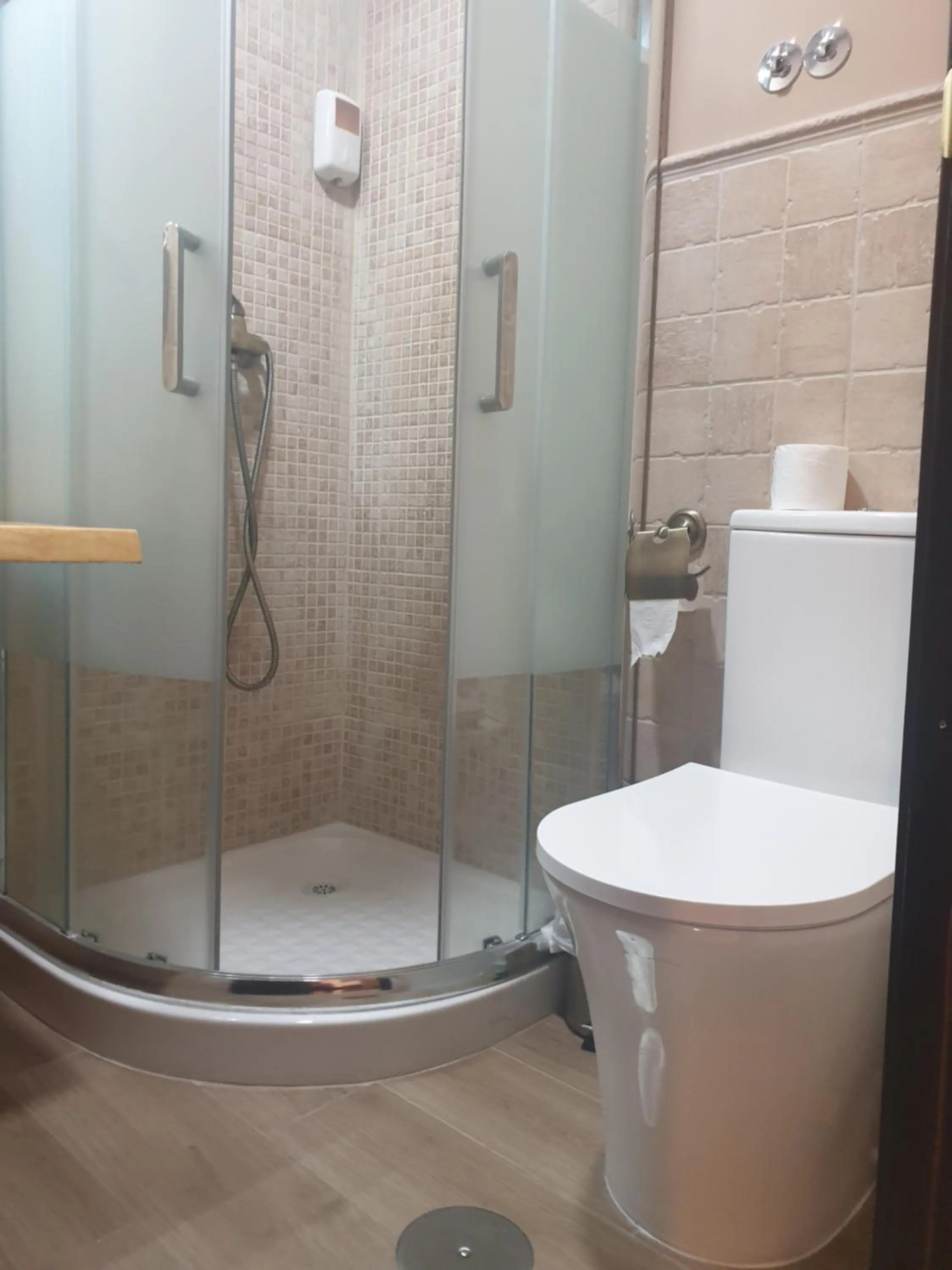 Shower in Hostal El Descanso