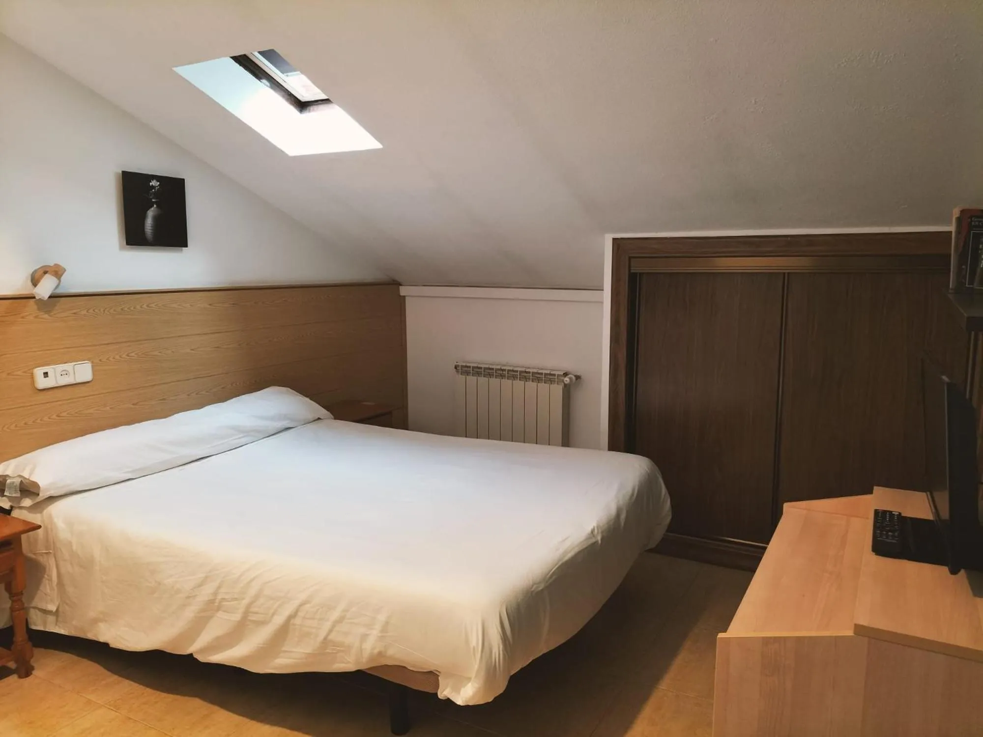 Bedroom, Bed in Hostal El Descanso