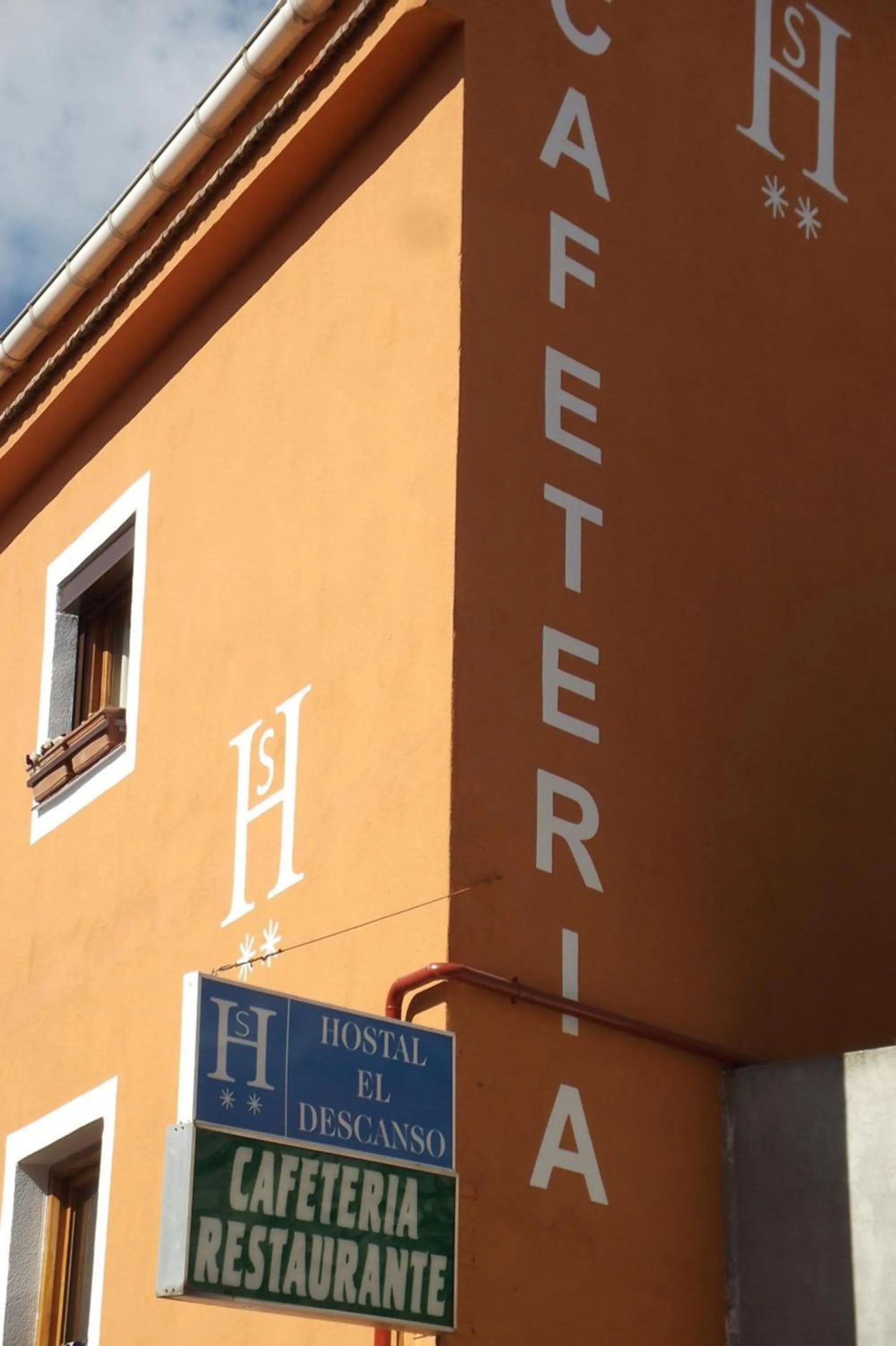 Facade/entrance in Hostal El Descanso