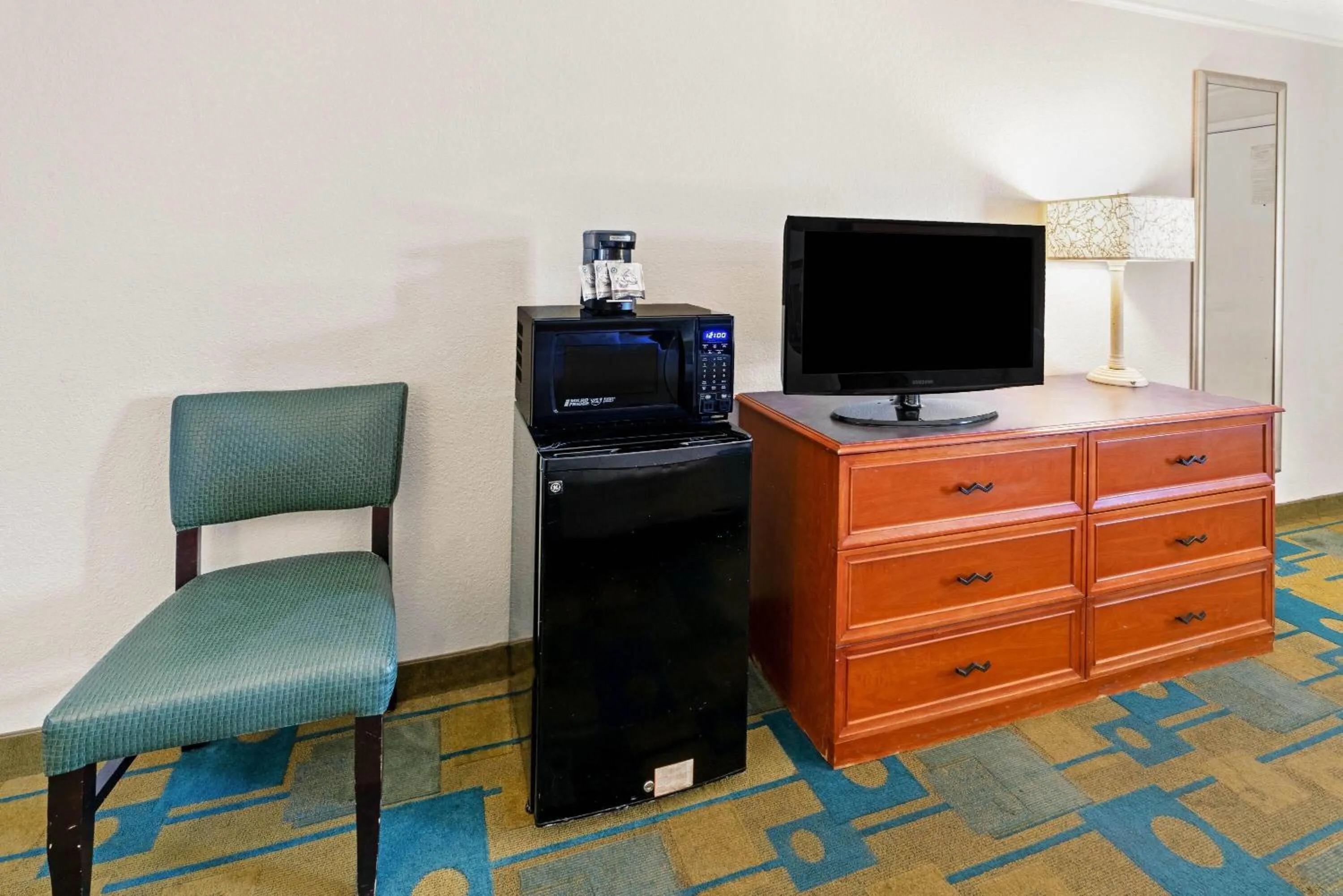 Photo of the whole room in La Quinta Inn by Wyndham Phoenix North