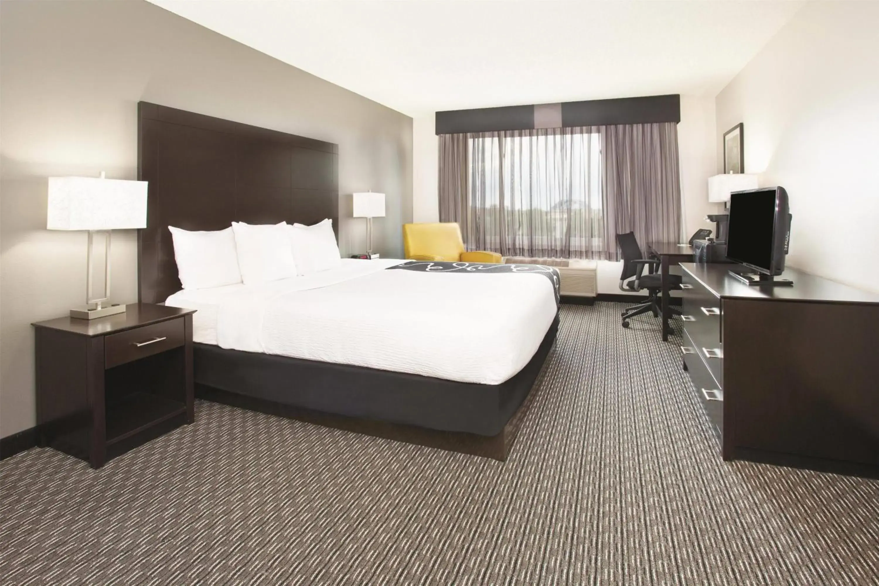 Photo of the whole room, Bed in La Quinta by Wyndham Denver Englewood Tech Ctr Photo of the whole room, Bed in La Quinta by Wyndham Denver Englewood Tech Ctr