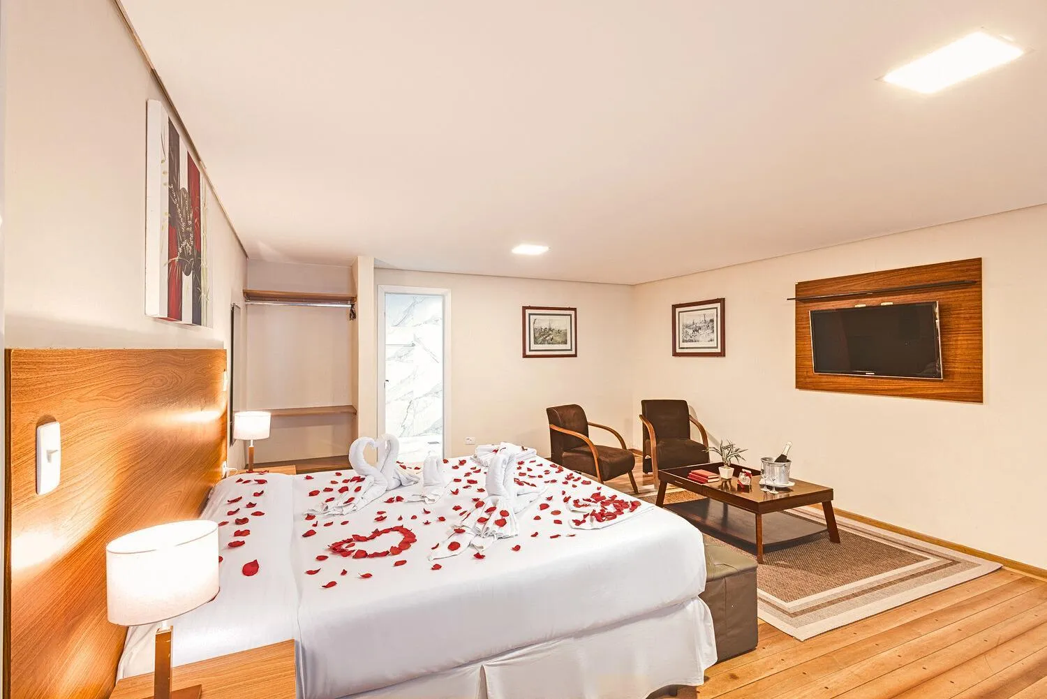 Photo of the whole room, Bed in Kaliman Pousada Campos do Jordão