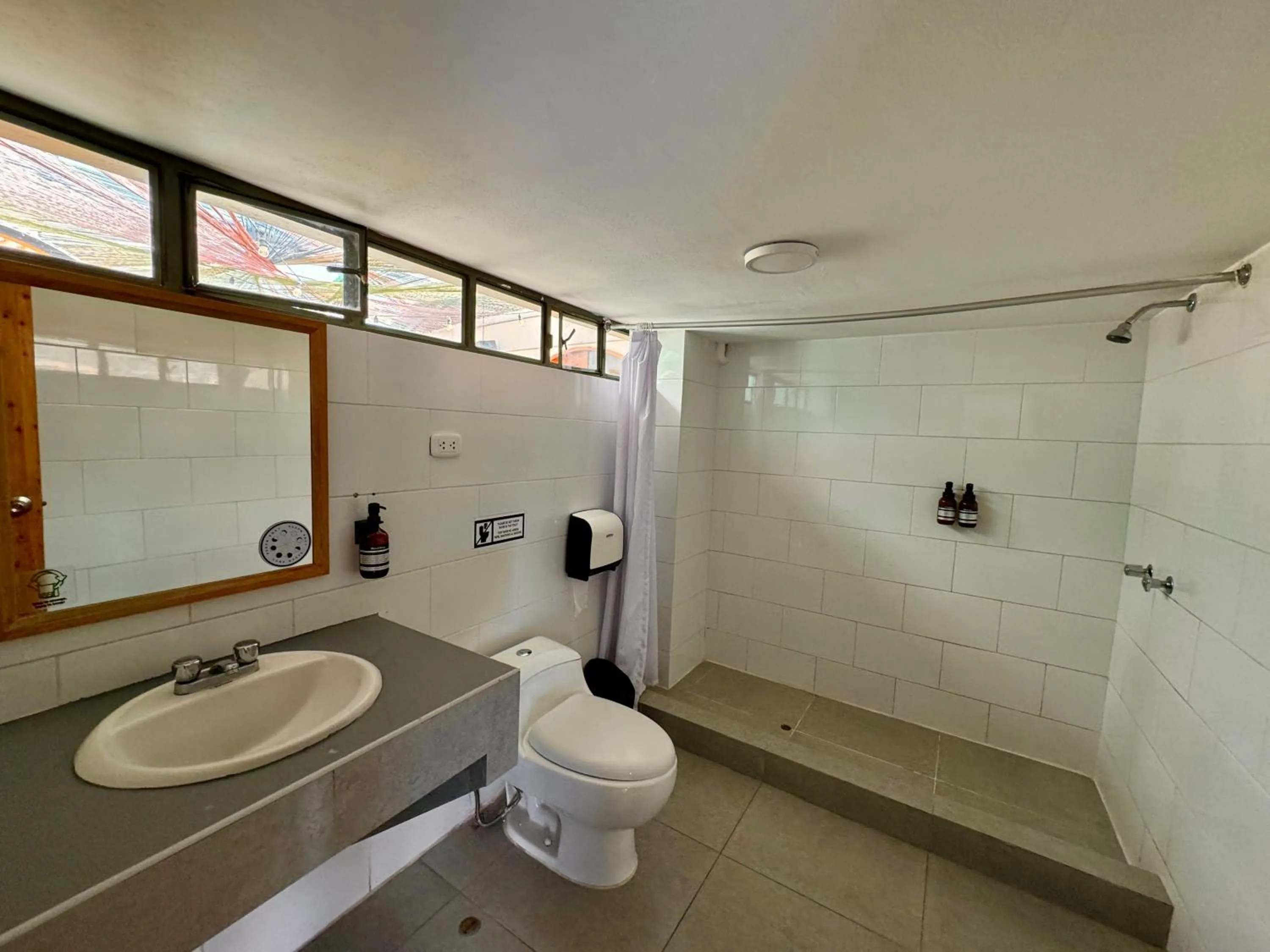 Shower in Selina Huaraz