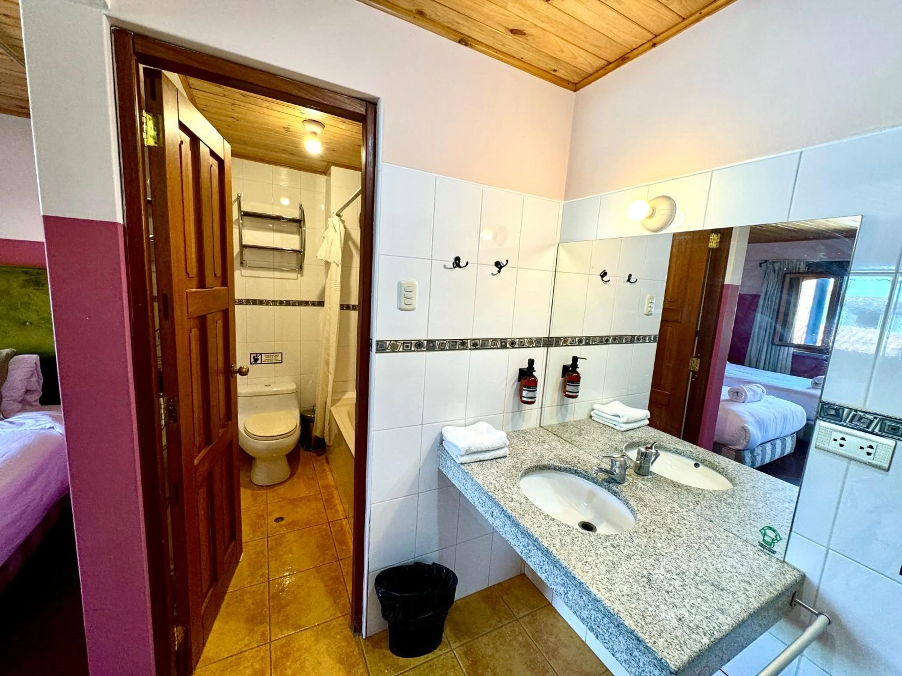 Shower in Selina Huaraz