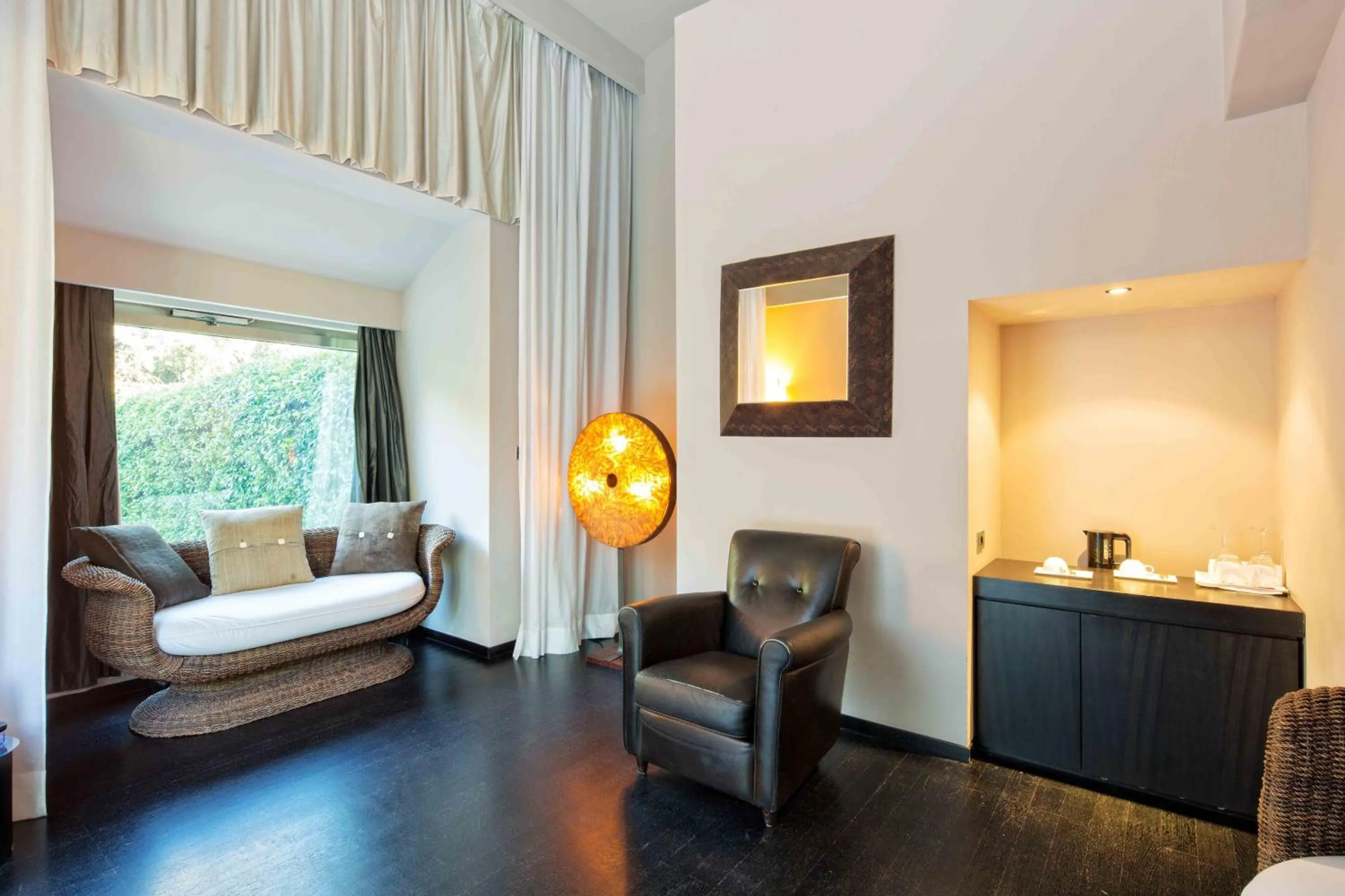 Seating area, Bed in Riviera Golf Resort