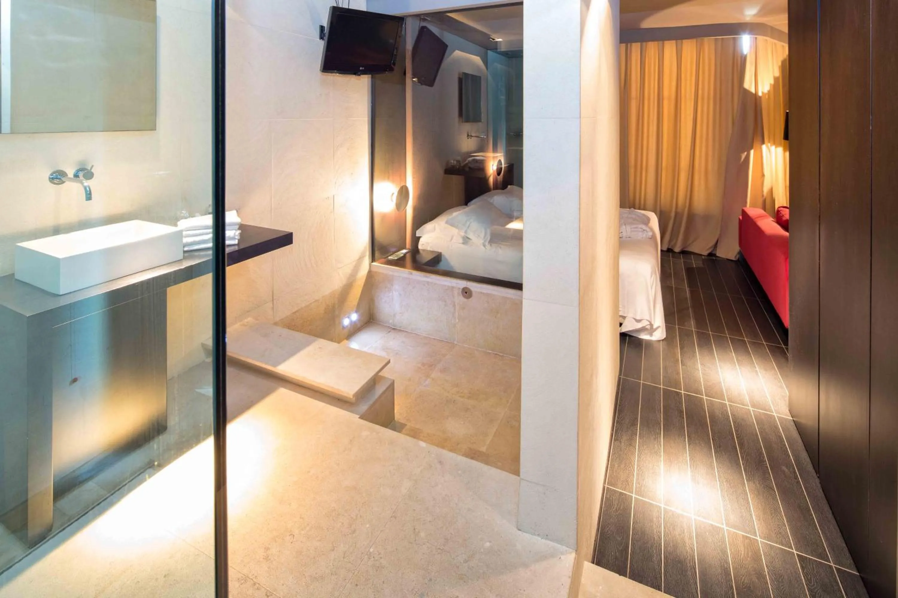 Photo of the whole room, Bed in Riviera Golf Resort