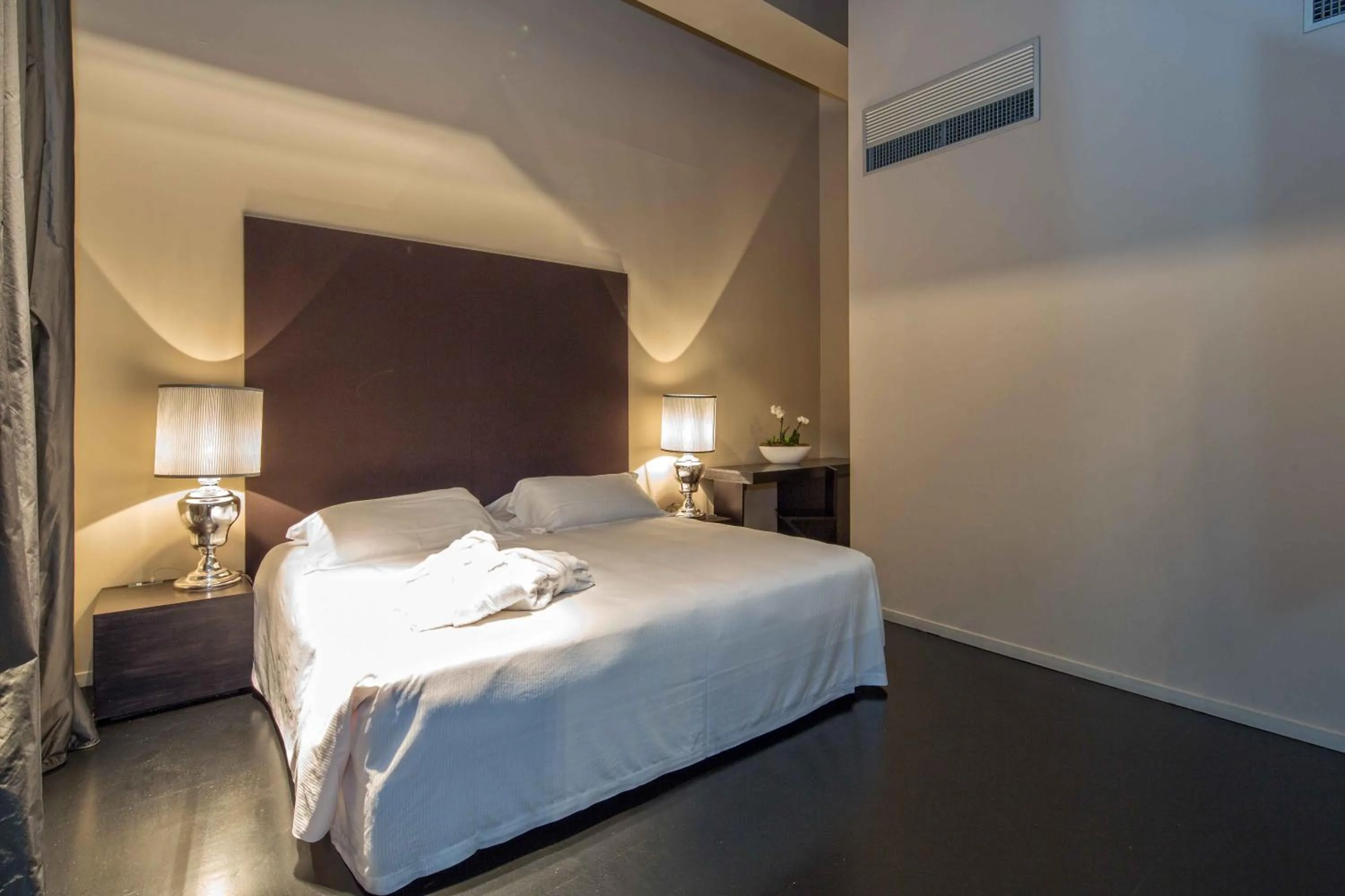 Photo of the whole room, Bed in Riviera Golf Resort