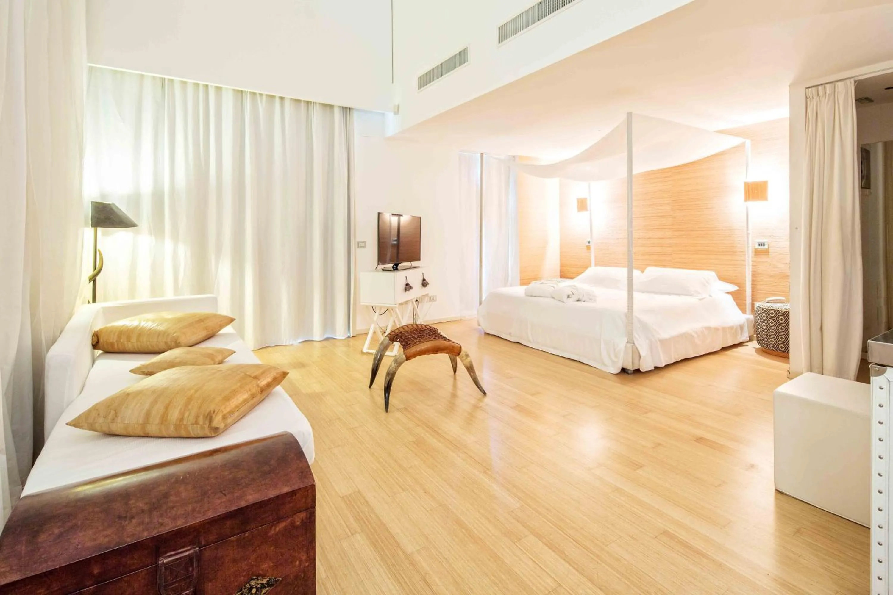 Photo of the whole room, Bed in Riviera Golf Resort