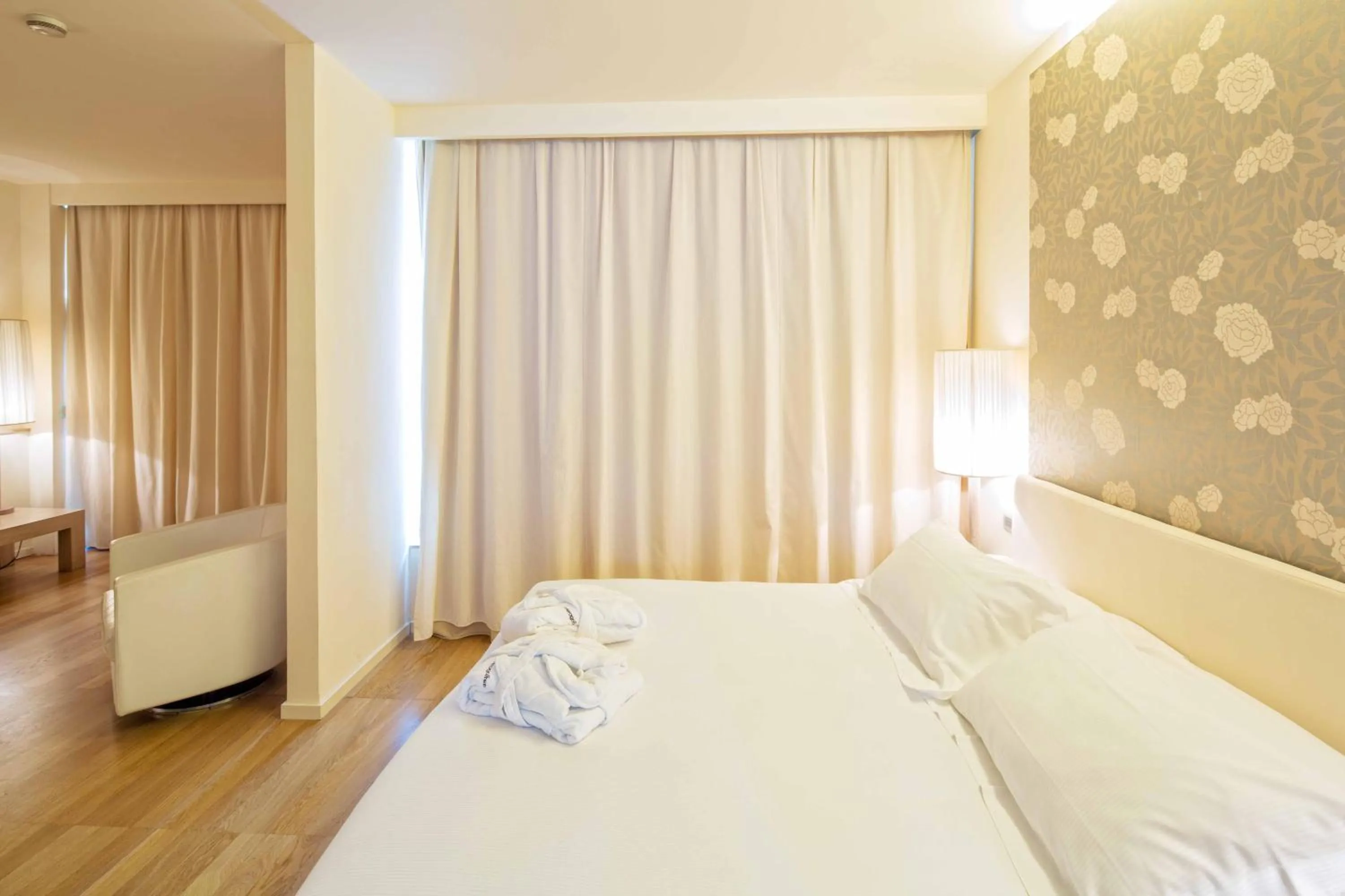 Photo of the whole room, Bed in Riviera Golf Resort