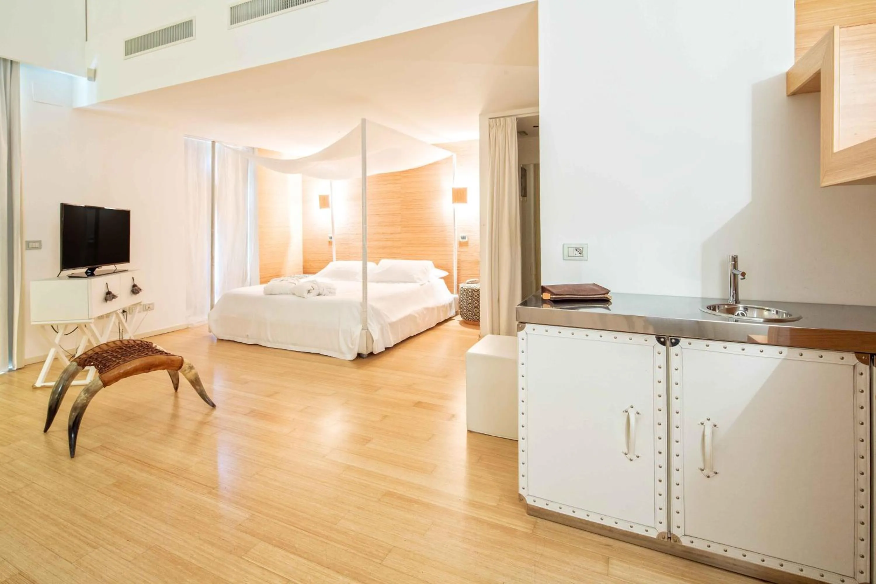 Photo of the whole room, Bed in Riviera Golf Resort