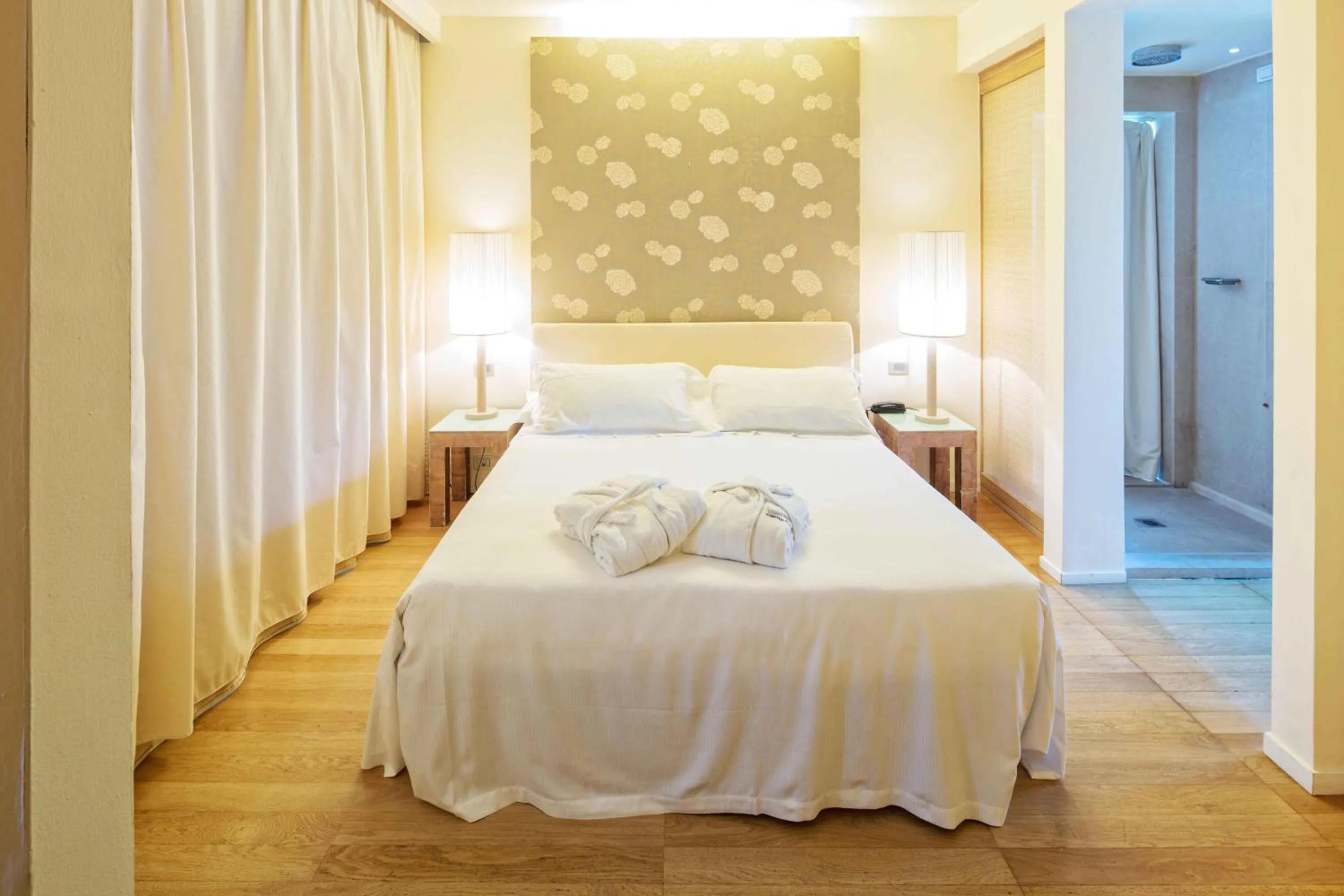 Photo of the whole room, Bed in Riviera Golf Resort