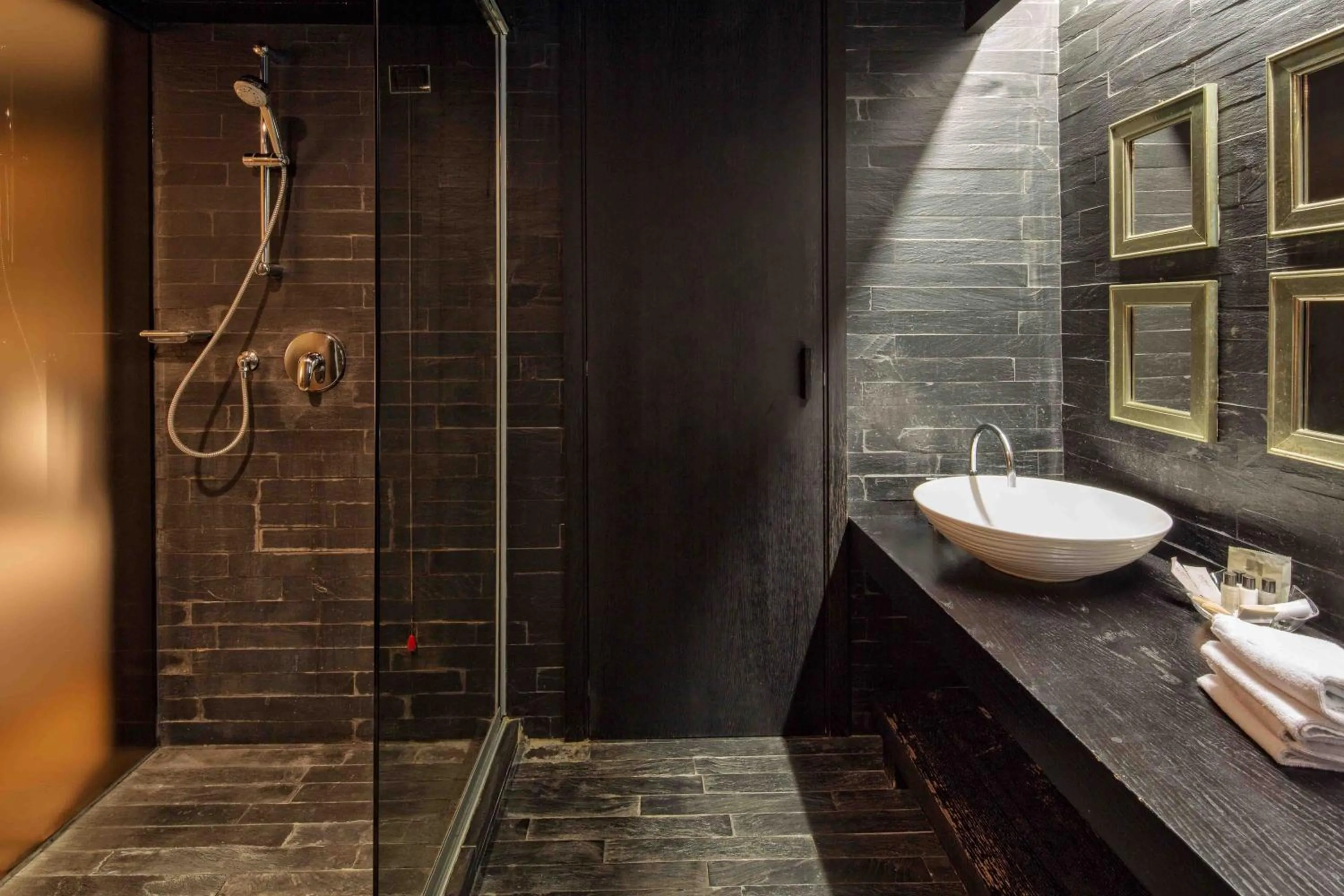 Shower in Riviera Golf Resort