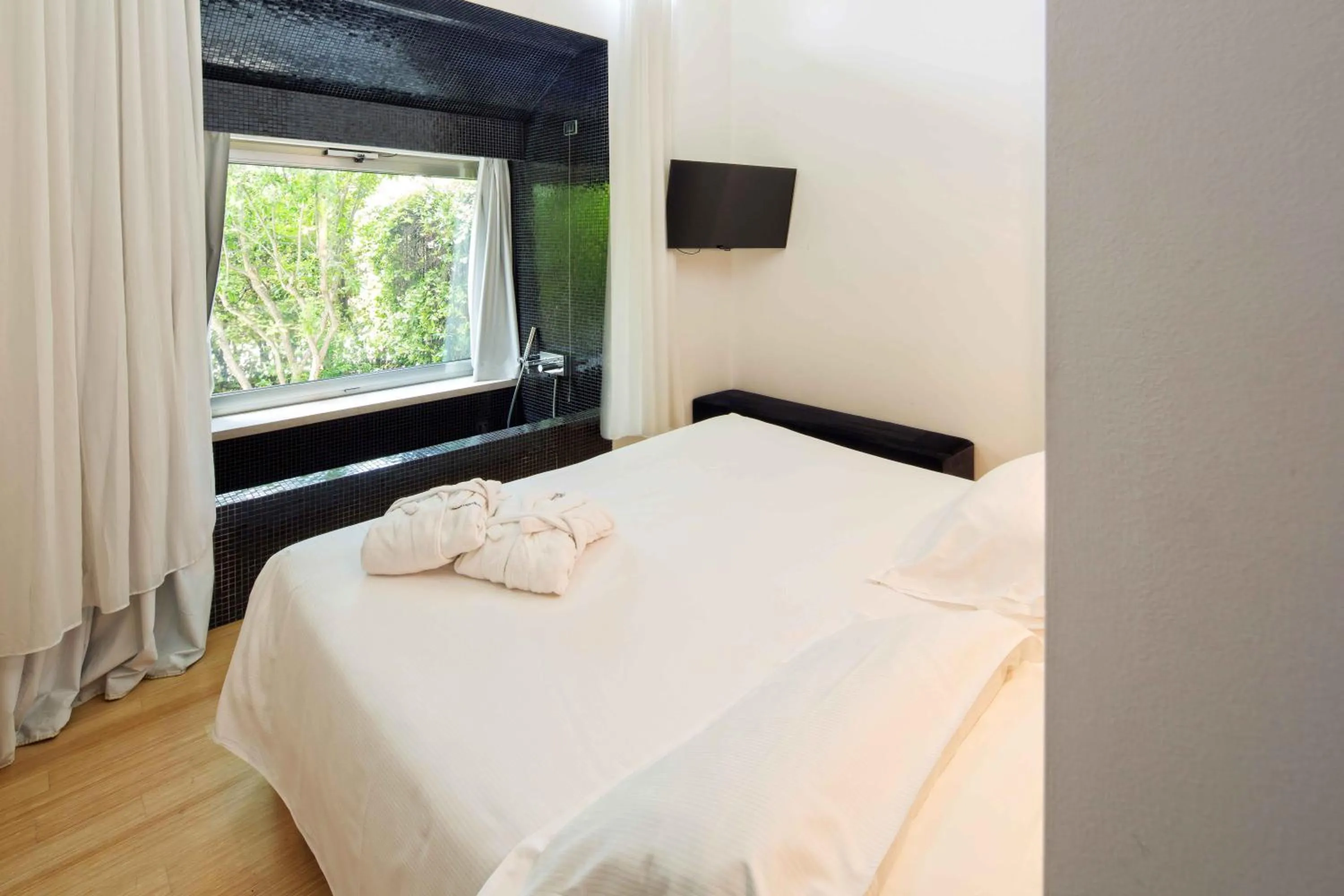 Bed in Riviera Golf Resort