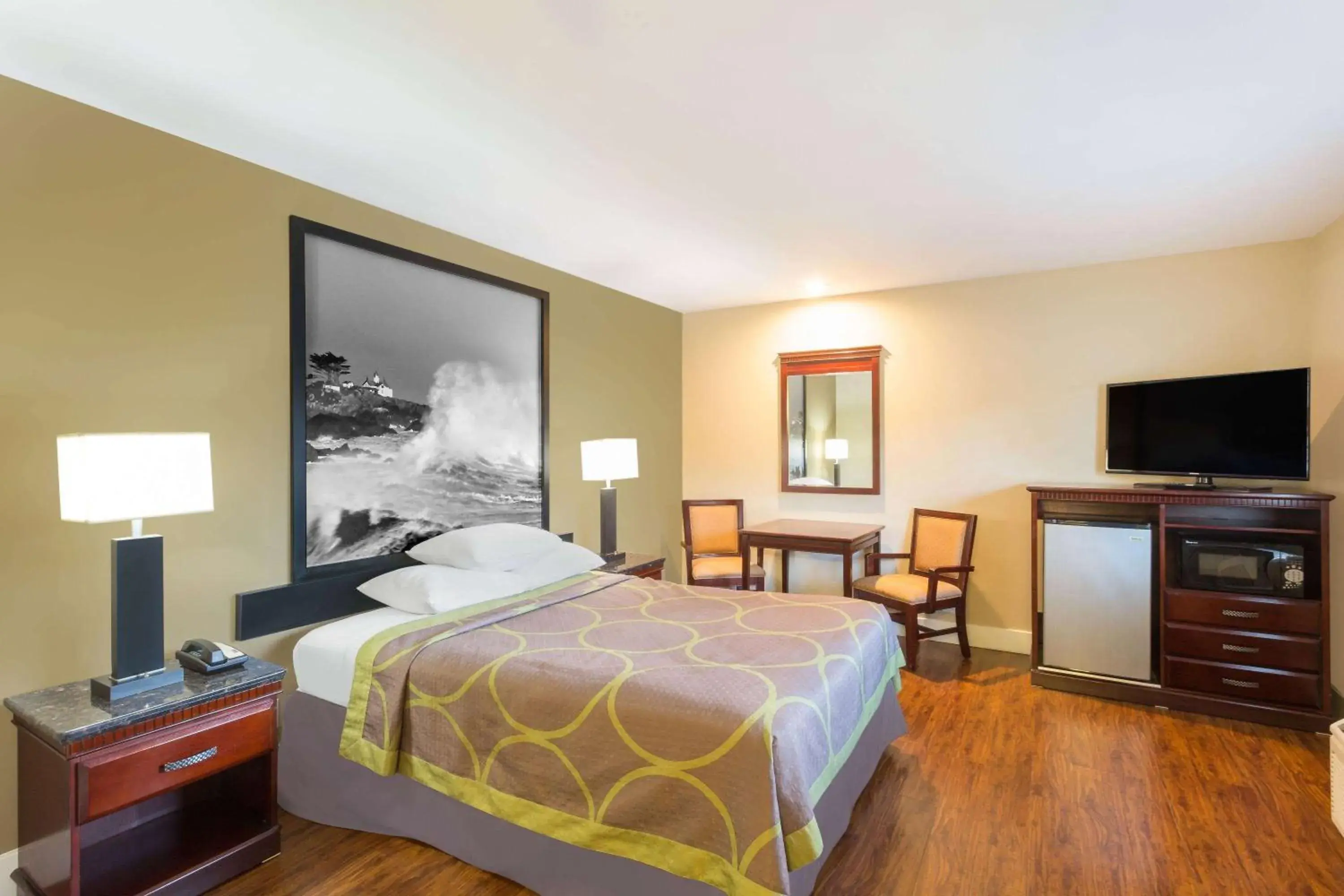 Photo of the whole room in Super 8 by Wyndham Martinez Photo of the whole room in Super 8 by Wyndham Martinez