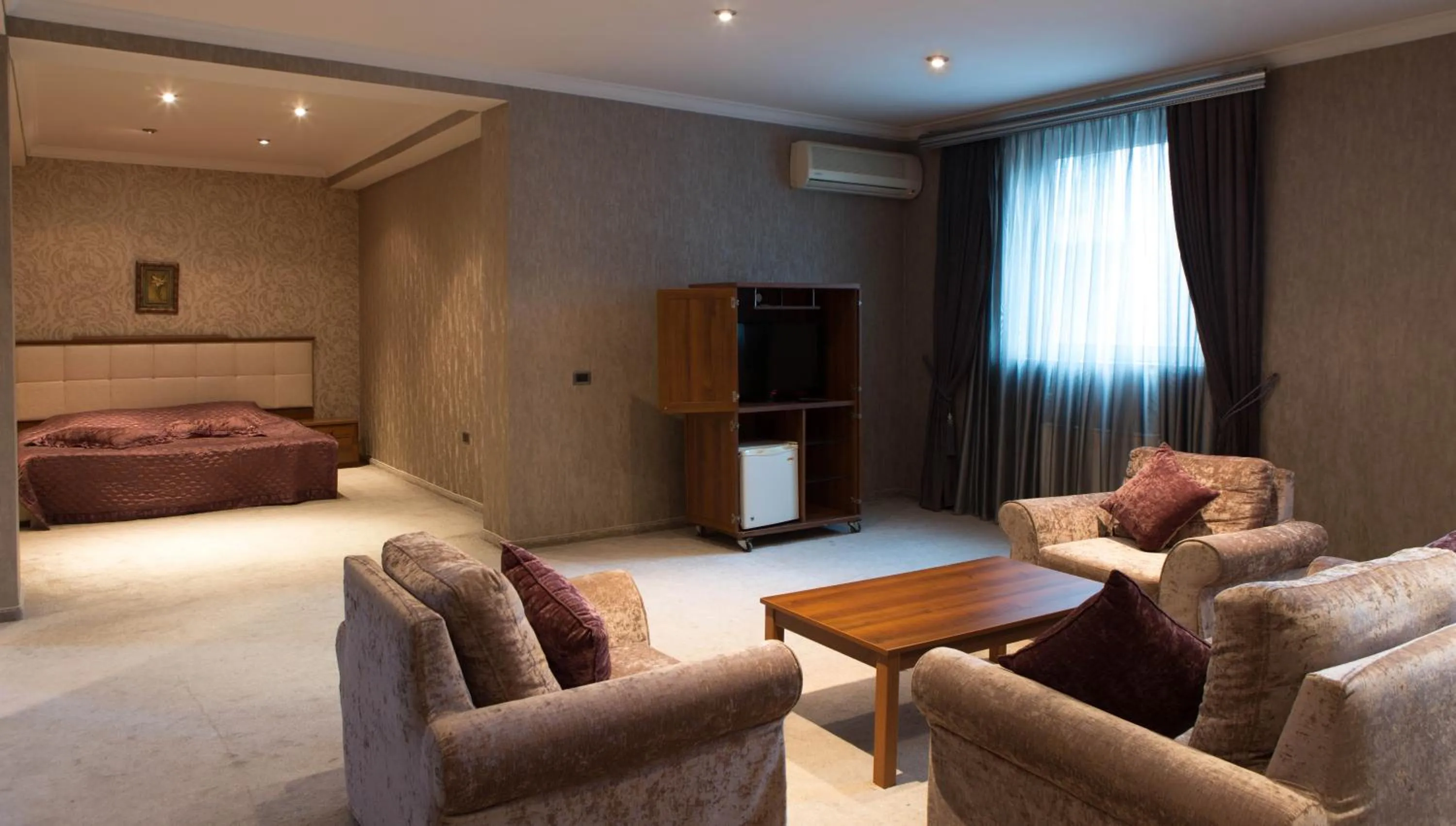 Photo of the whole room in Abu Arena Hall