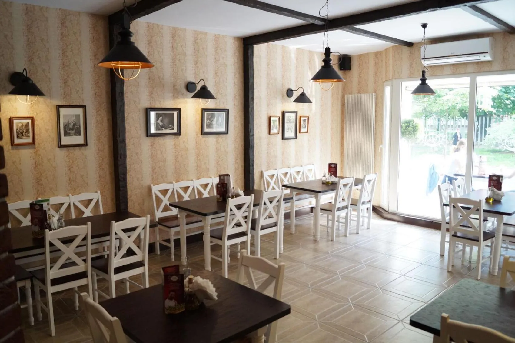 Restaurant/places to eat in Bliss Apartments