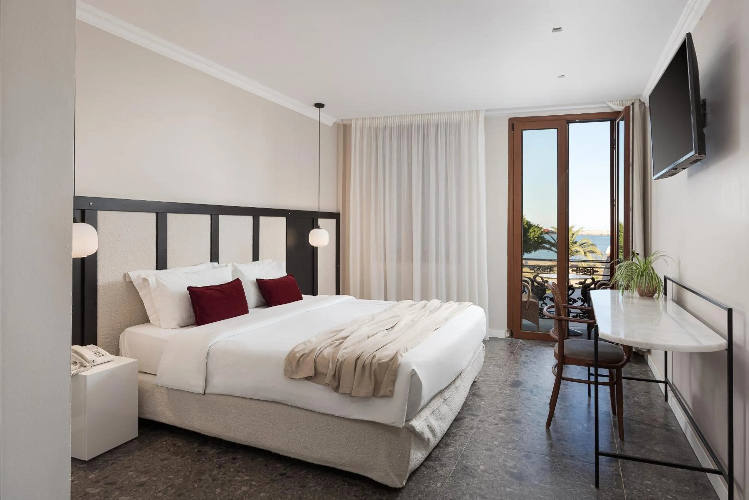 Bed in Civitas Suites Hotel