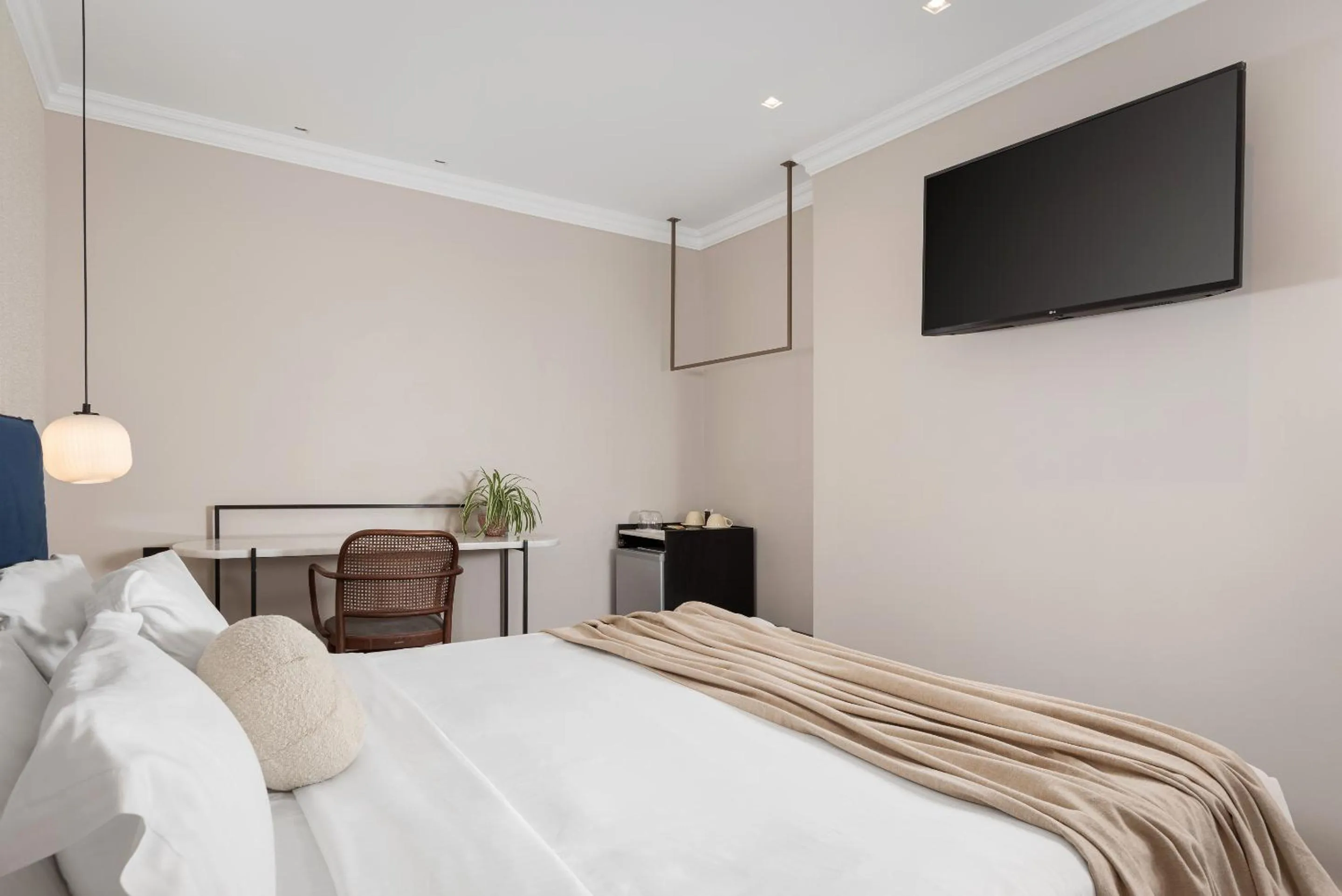 Bed in Civitas Suites Hotel