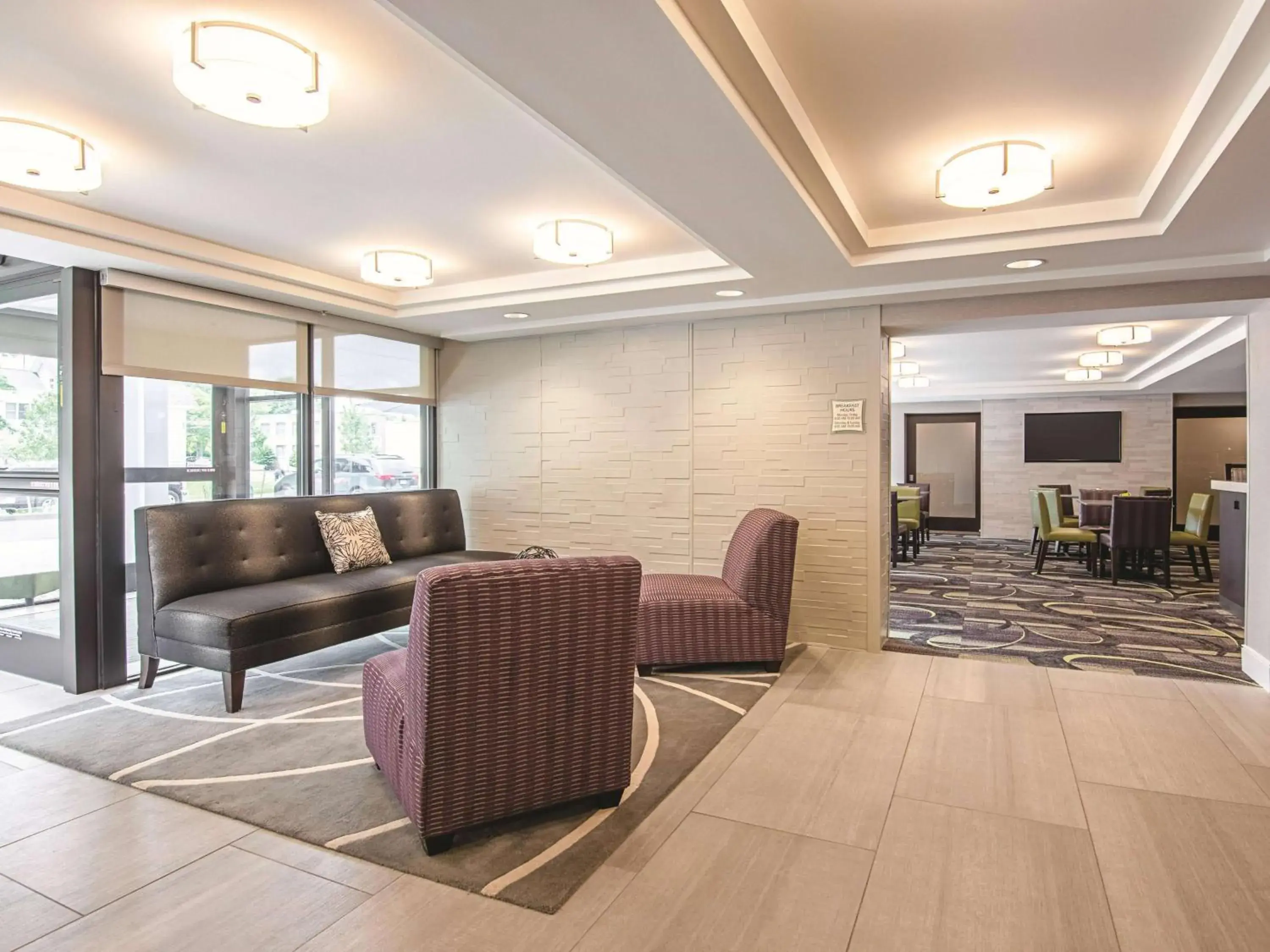 Lobby or reception in La Quinta Inn & Suites by Wyndham Portland DT Maine Med Lobby or reception in La Quinta Inn & Suites by Wyndham Portland DT Maine Med