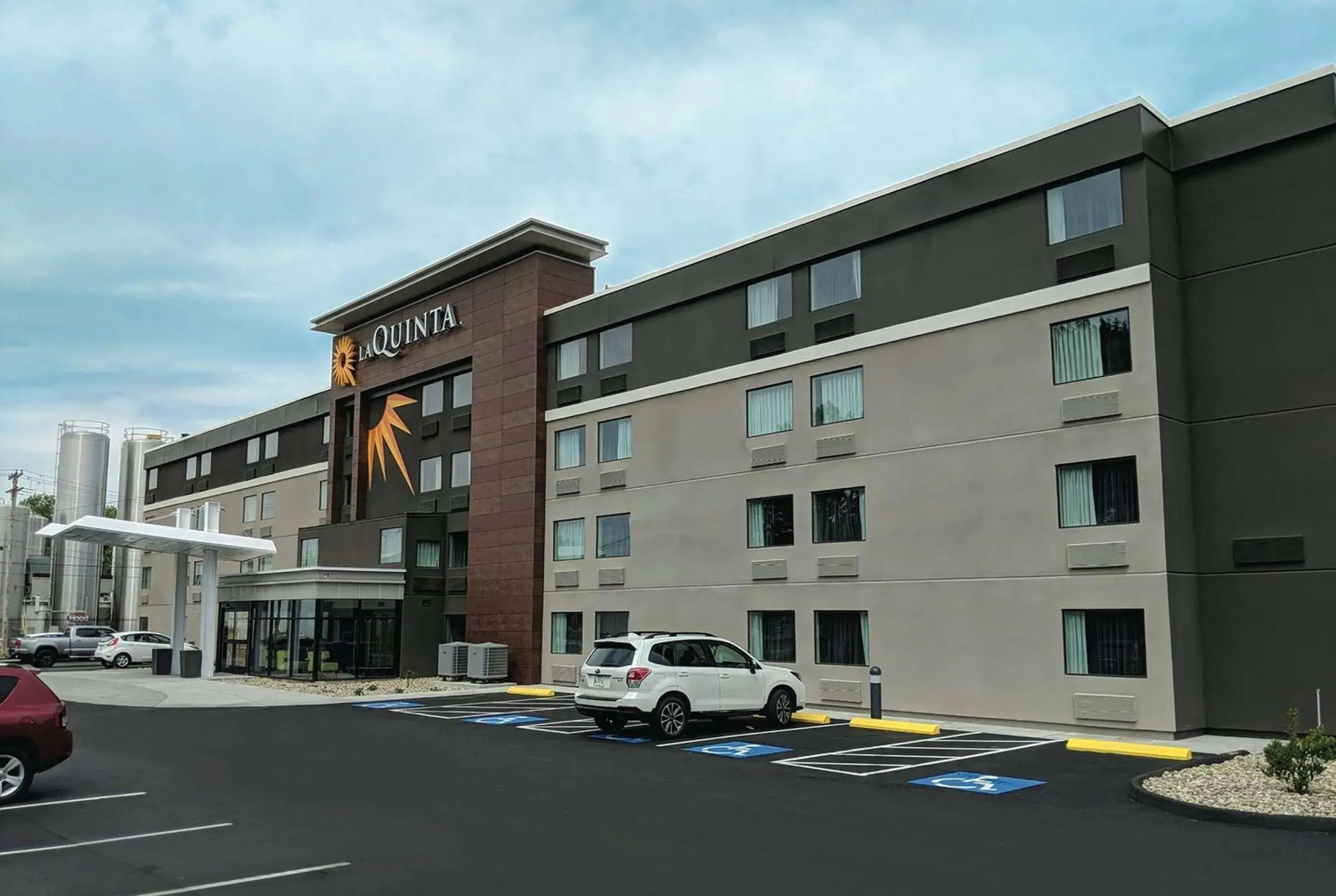 Property building in La Quinta Inn & Suites by Wyndham Portland DT Maine Med Property building in La Quinta Inn & Suites by Wyndham Portland DT Maine Med