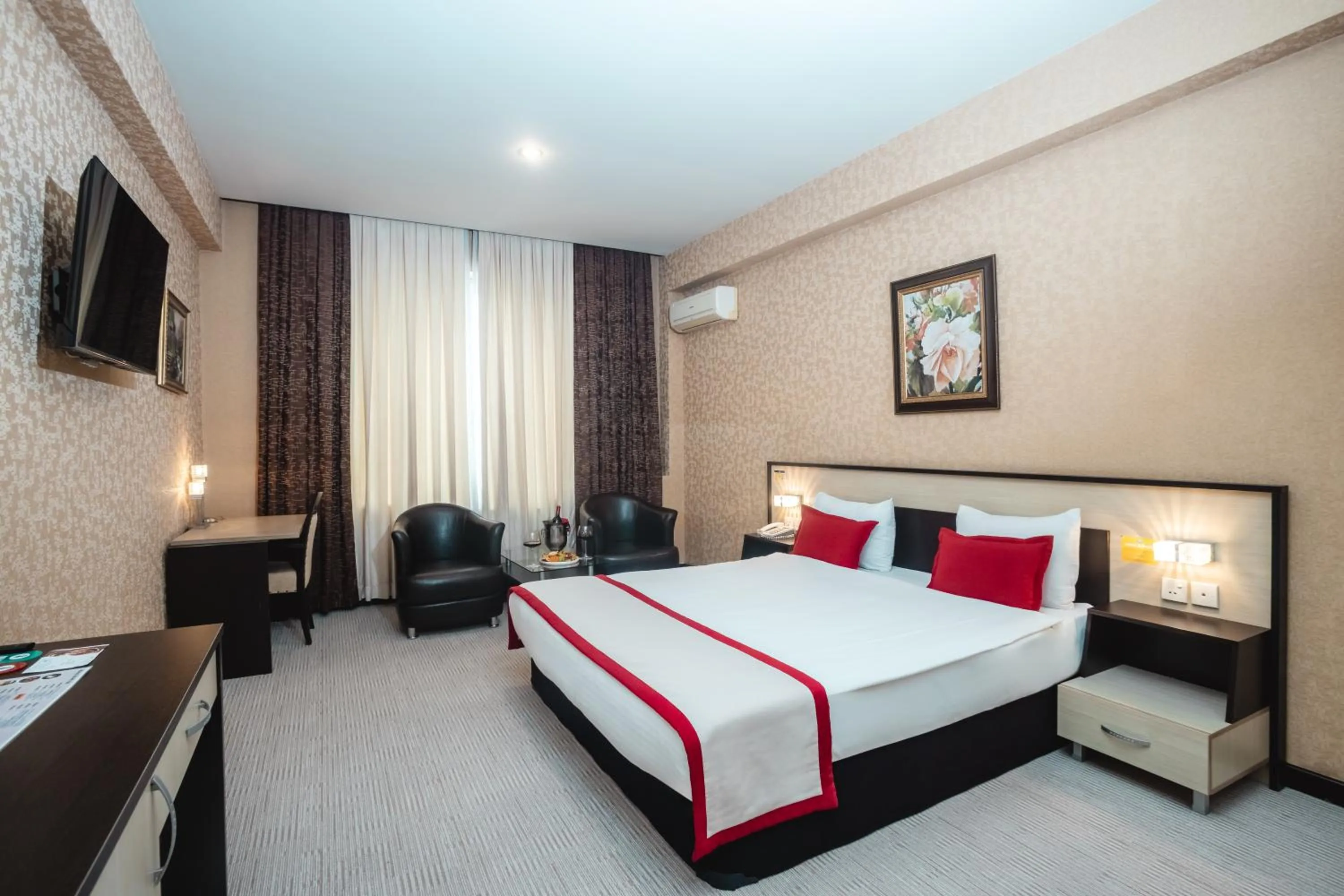 Photo of the whole room, Bed in Days Hotel By Wyndham Baku