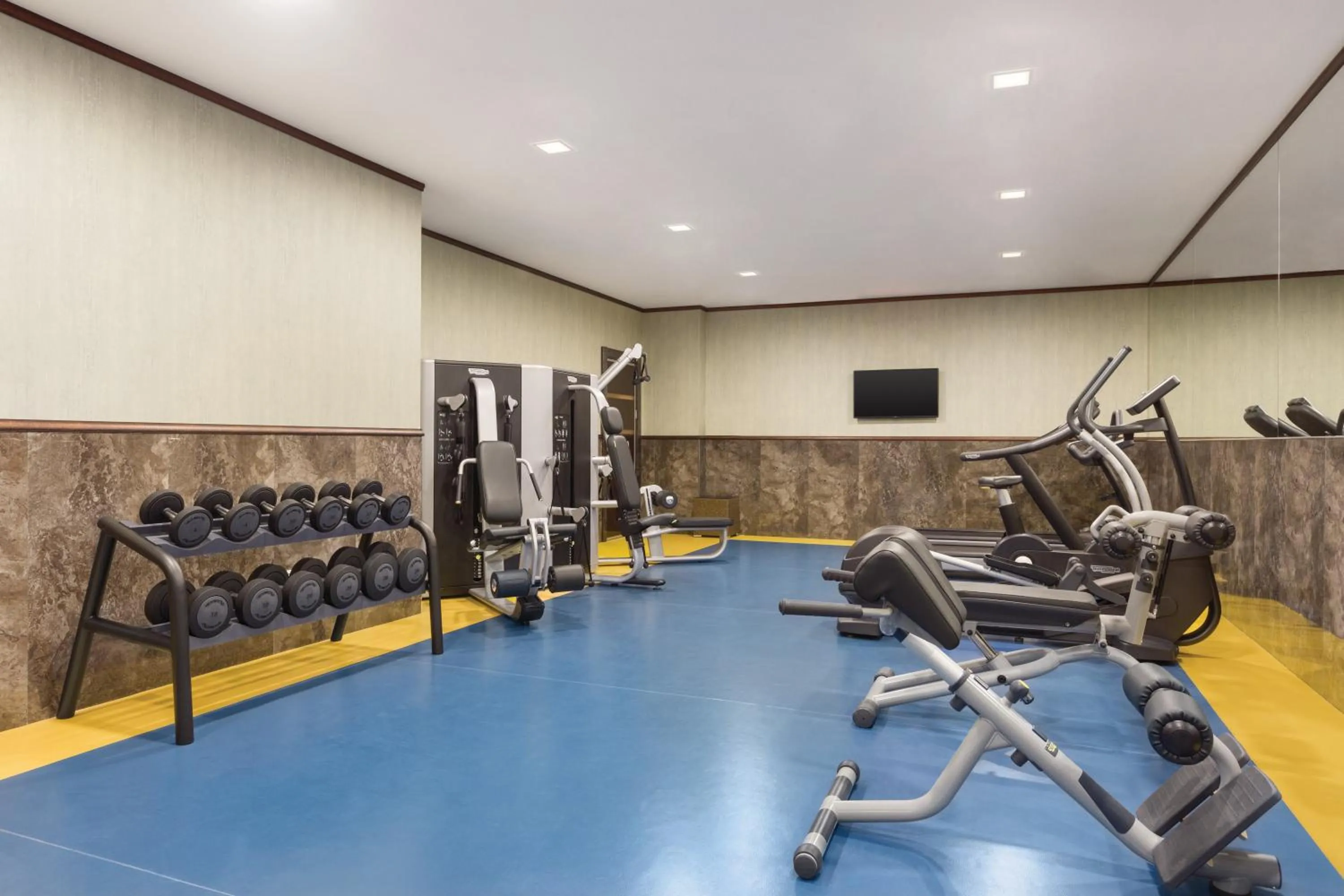 Fitness centre/facilities in Days Hotel By Wyndham Baku