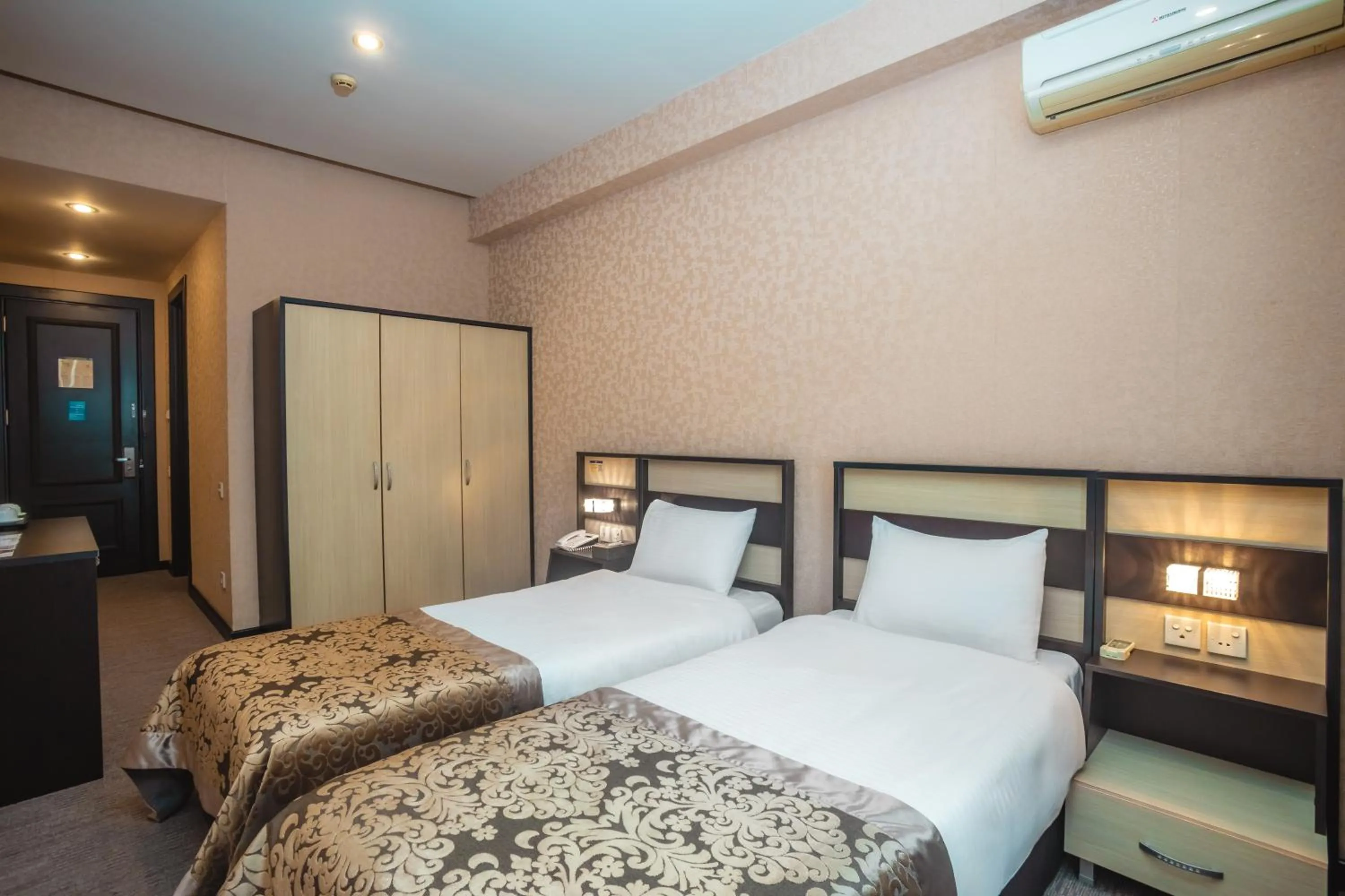 Photo of the whole room, Bed in Days Hotel By Wyndham Baku