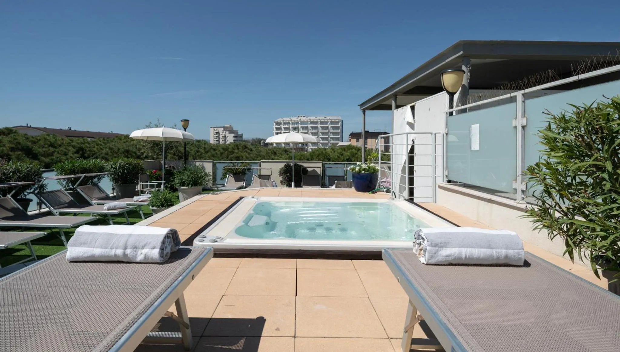 Hot Tub in Residence Capitol