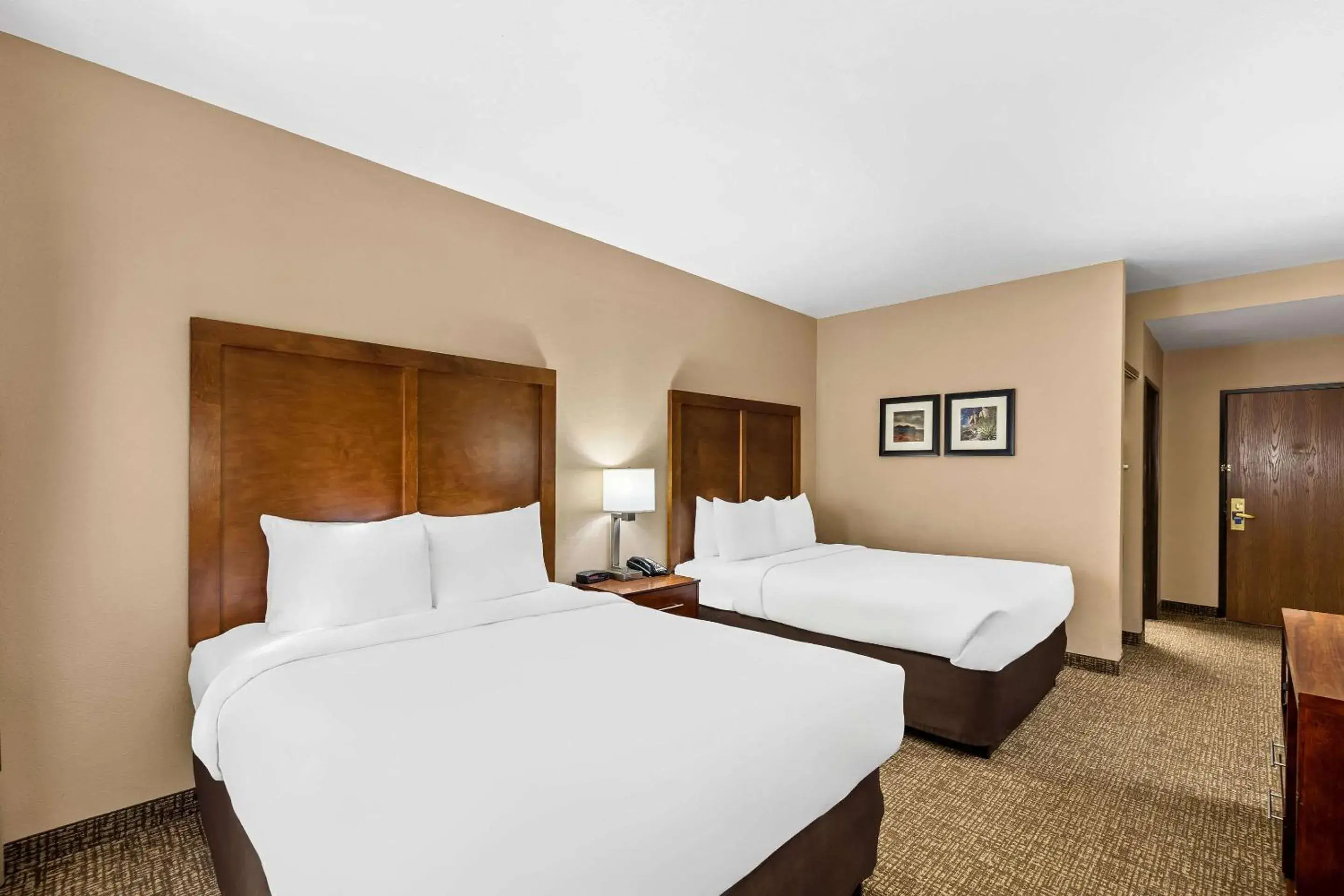 Bedroom, Bed in Comfort Inn Benson near Kartchner Caverns Bedroom, Bed in Comfort Inn Benson near Kartchner Caverns