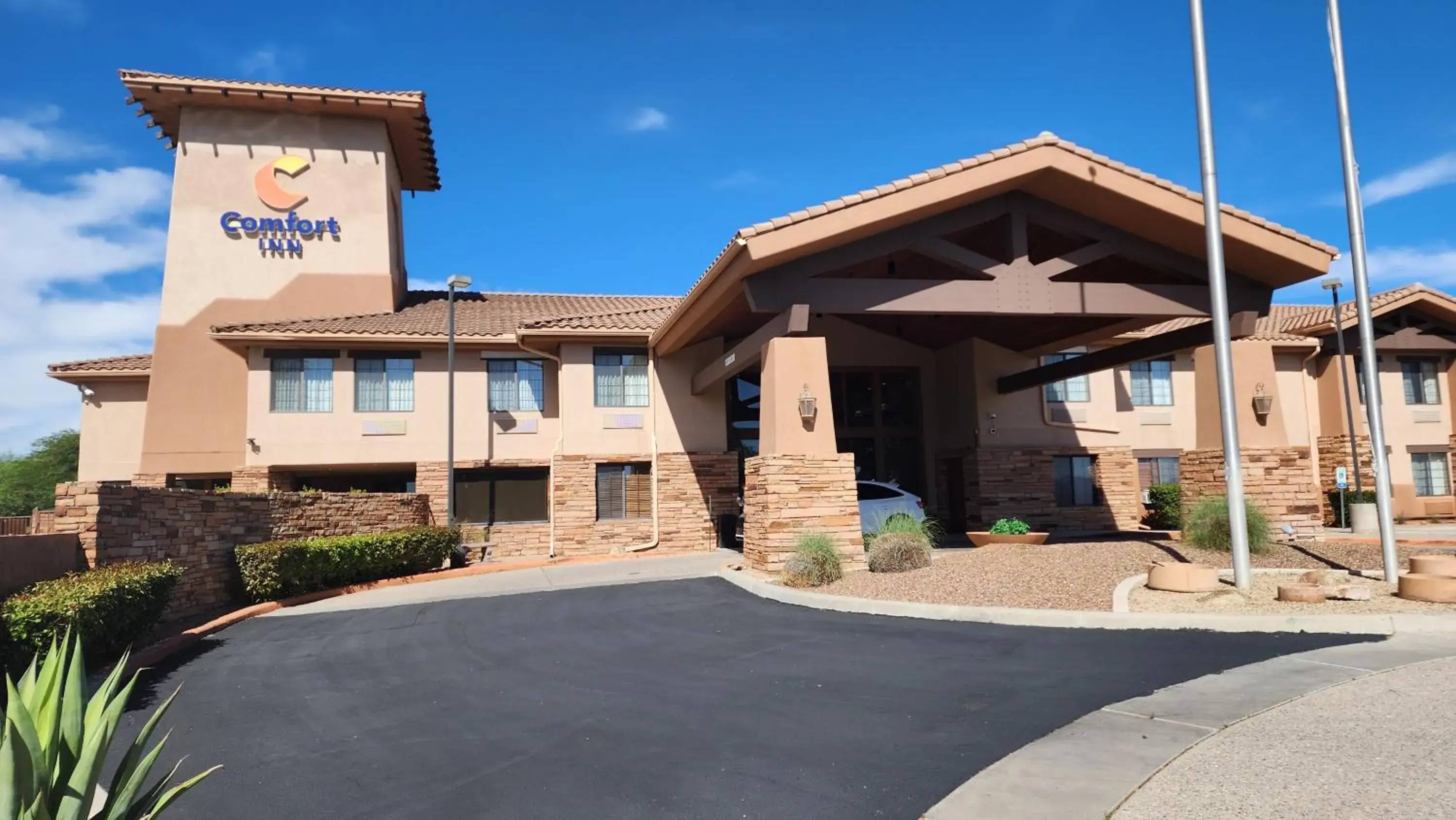 Property building in Comfort Inn Benson near Kartchner Caverns Property building in Comfort Inn Benson near Kartchner Caverns