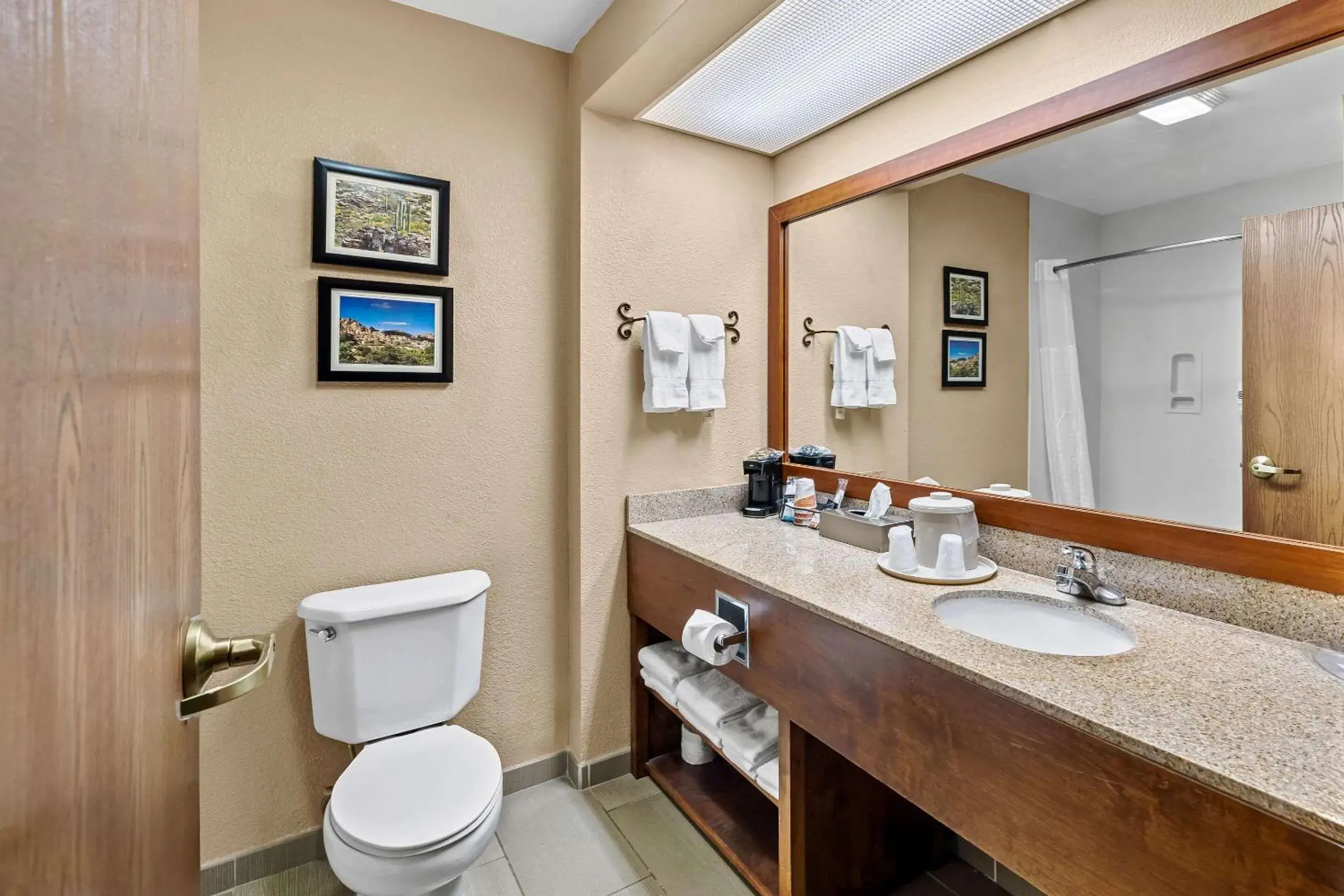 Bedroom in Comfort Inn Benson near Kartchner Caverns Bedroom in Comfort Inn Benson near Kartchner Caverns