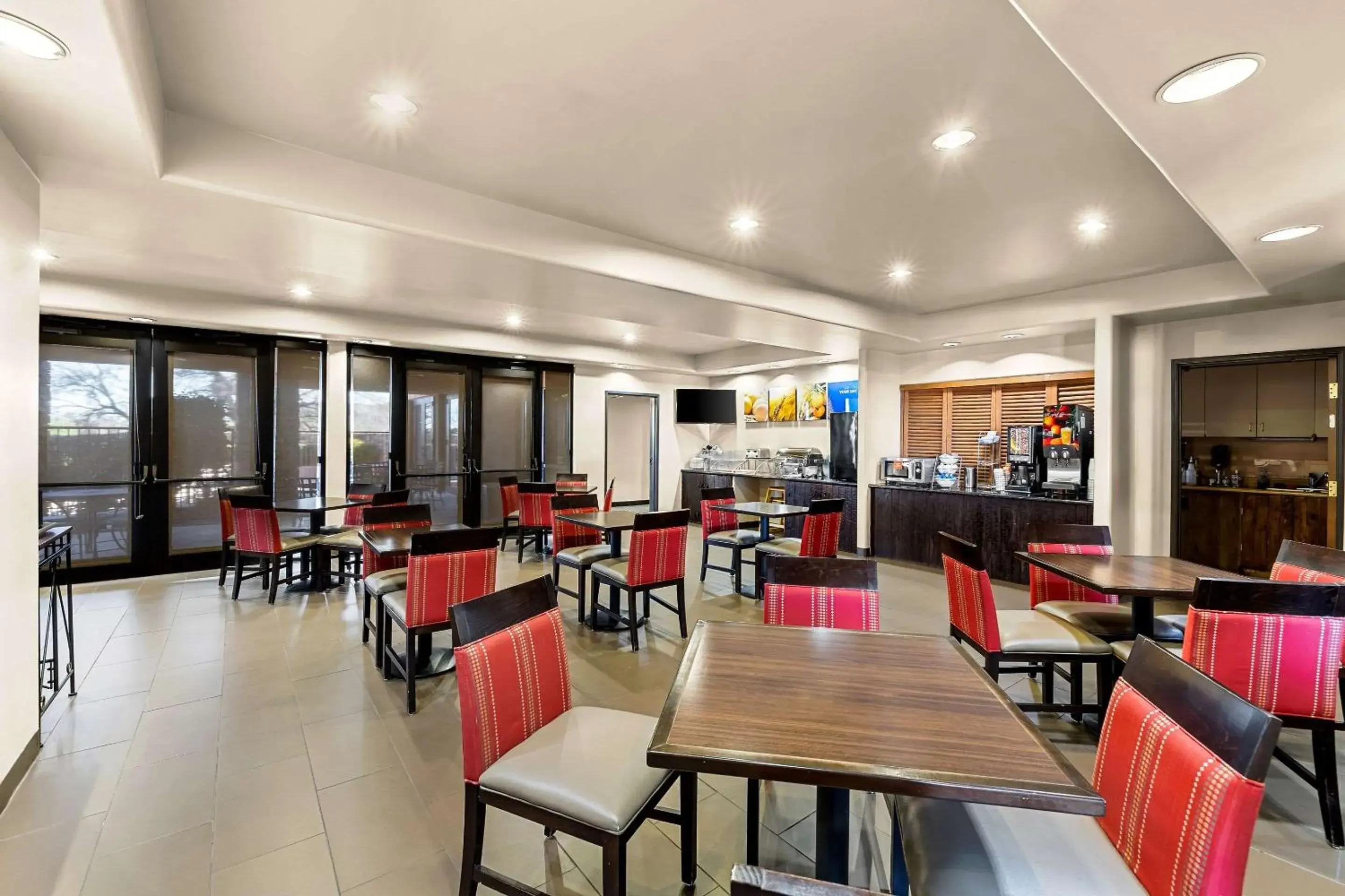 Breakfast in Comfort Inn Benson near Kartchner Caverns Breakfast in Comfort Inn Benson near Kartchner Caverns