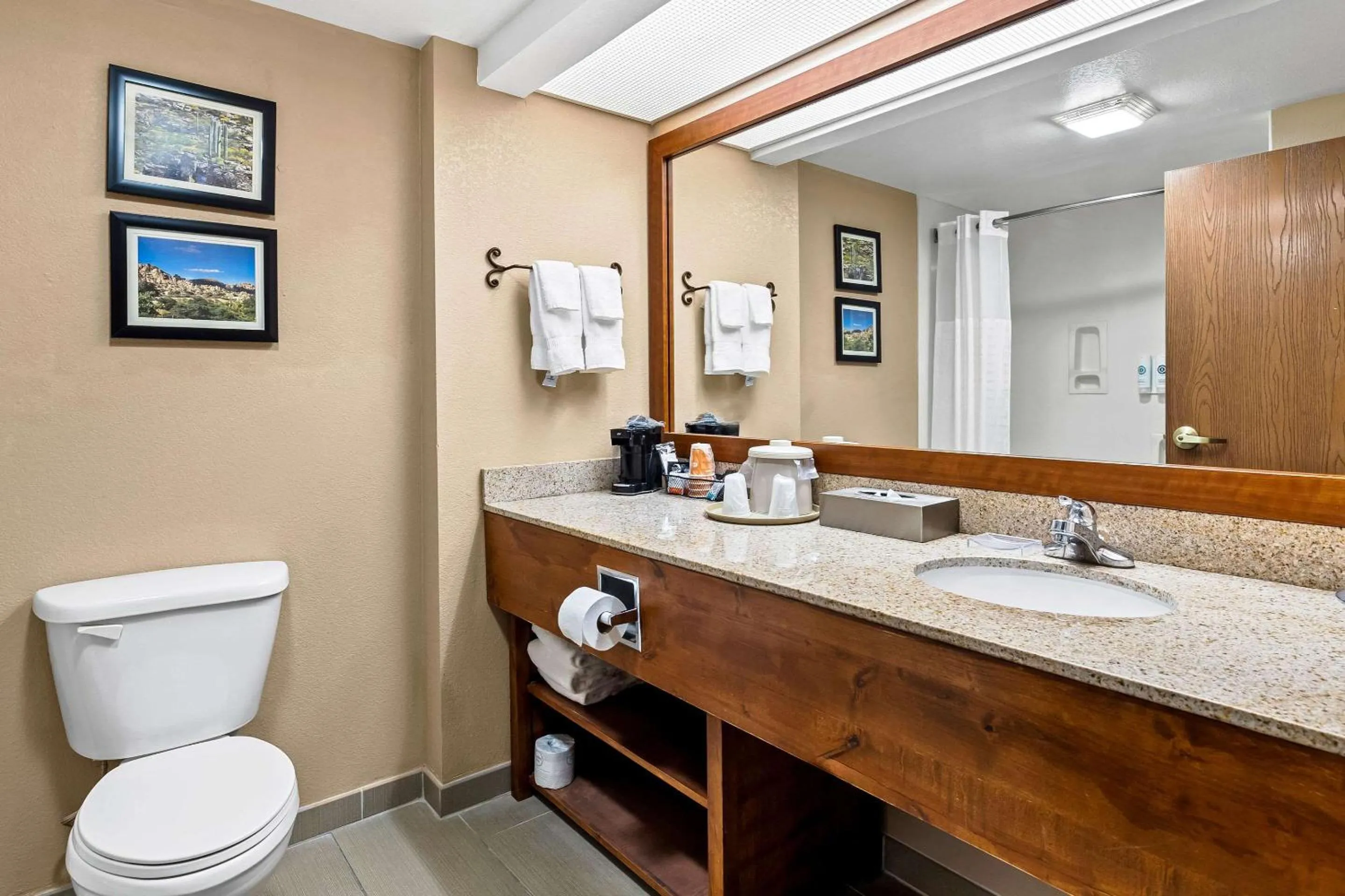 Bedroom in Comfort Inn Benson near Kartchner Caverns