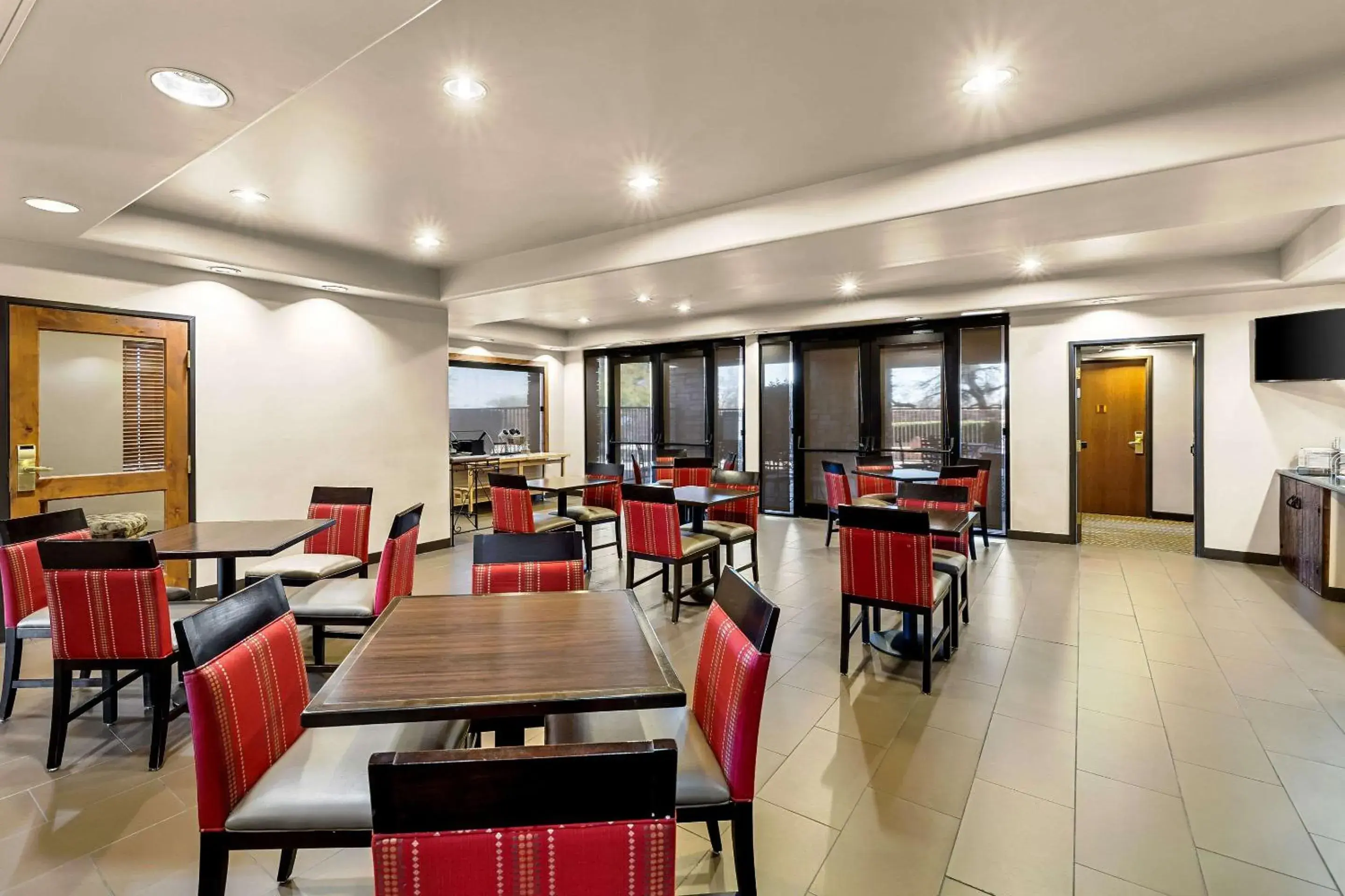 Breakfast in Comfort Inn Benson near Kartchner Caverns Breakfast in Comfort Inn Benson near Kartchner Caverns