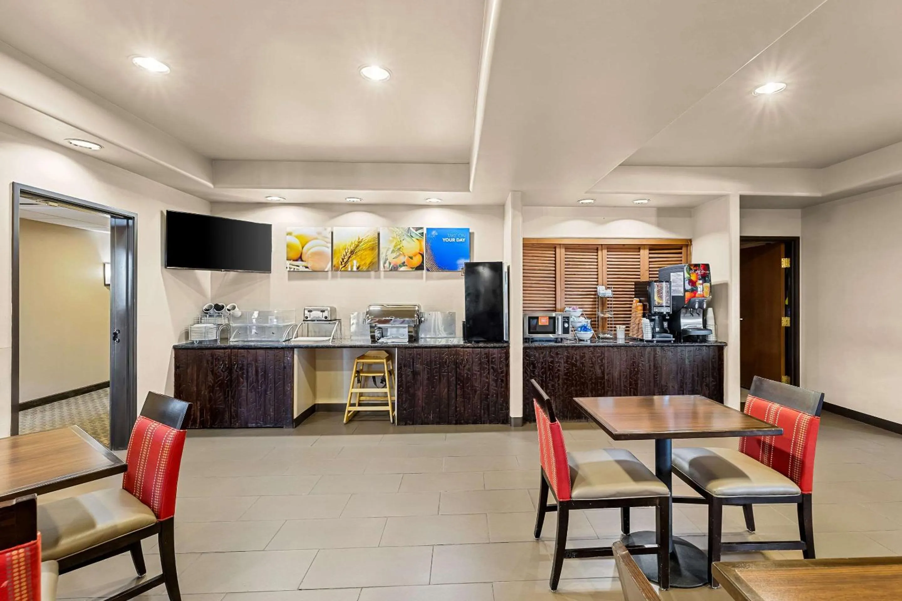 Breakfast in Comfort Inn Benson near Kartchner Caverns