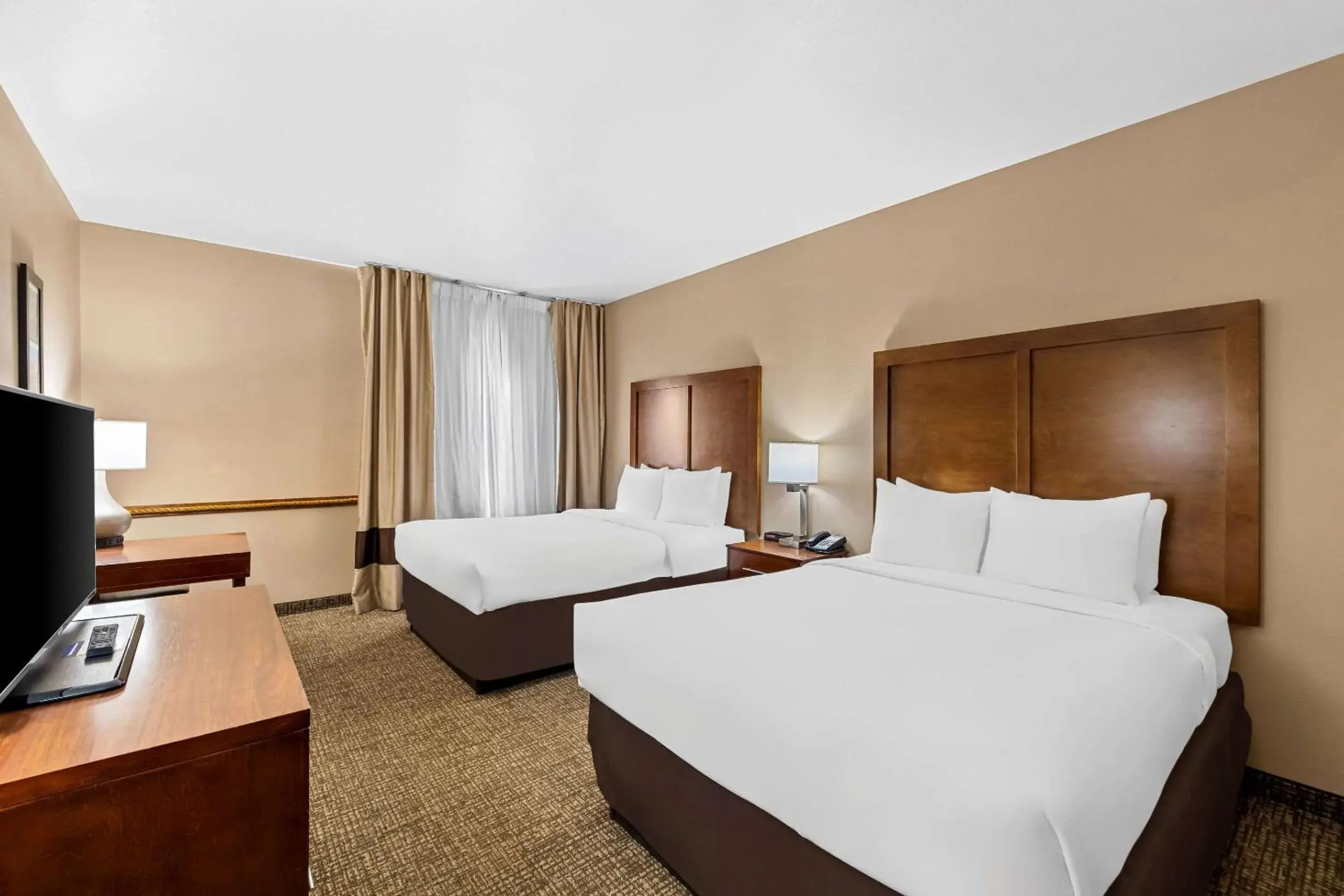 Bedroom, Bed in Comfort Inn Benson near Kartchner Caverns Bedroom, Bed in Comfort Inn Benson near Kartchner Caverns