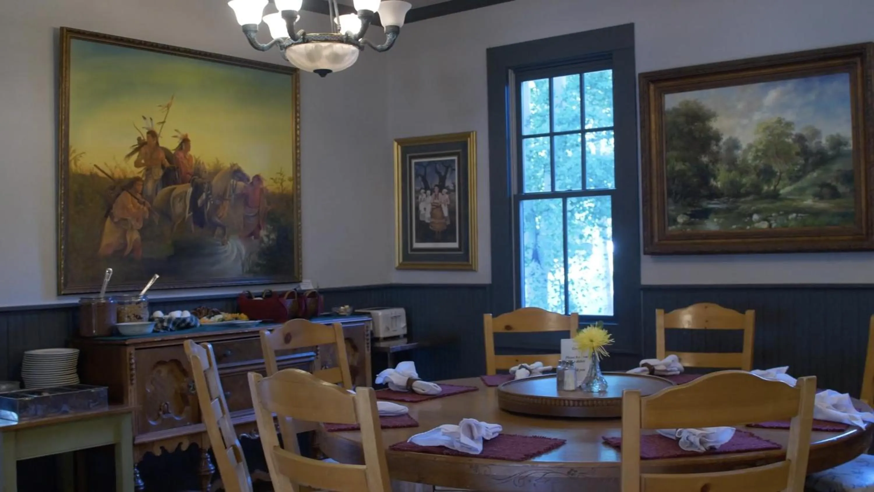 American breakfast in Elk Mountain Lodge