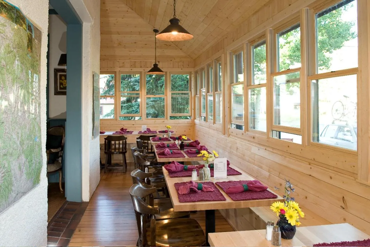 Restaurant/places to eat in Elk Mountain Lodge