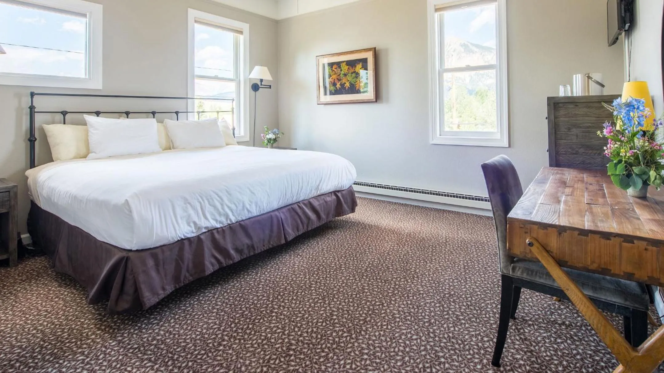 Bedroom, Bed in Elk Mountain Lodge