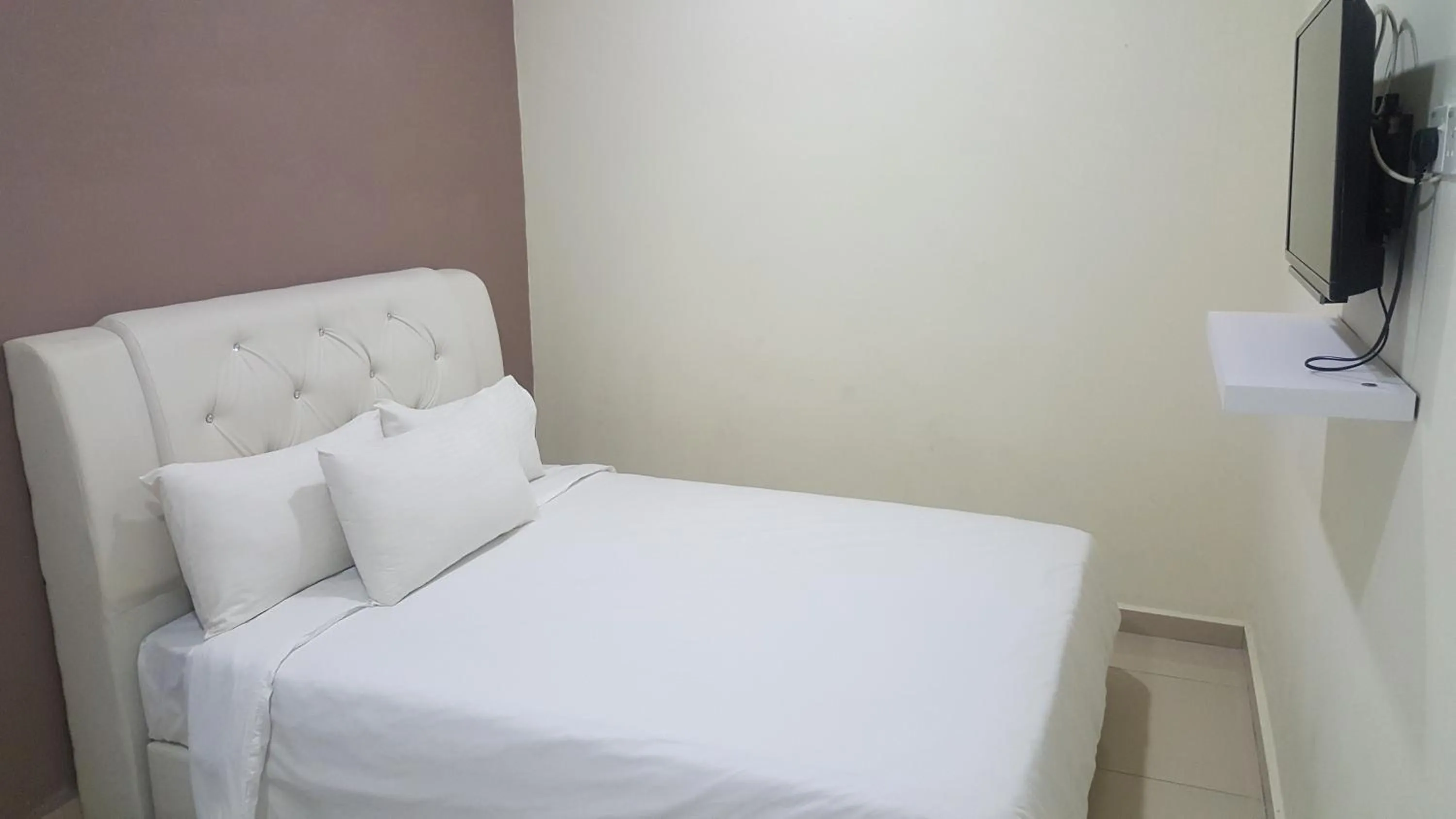Bed in HOTEL SHAFURA 2