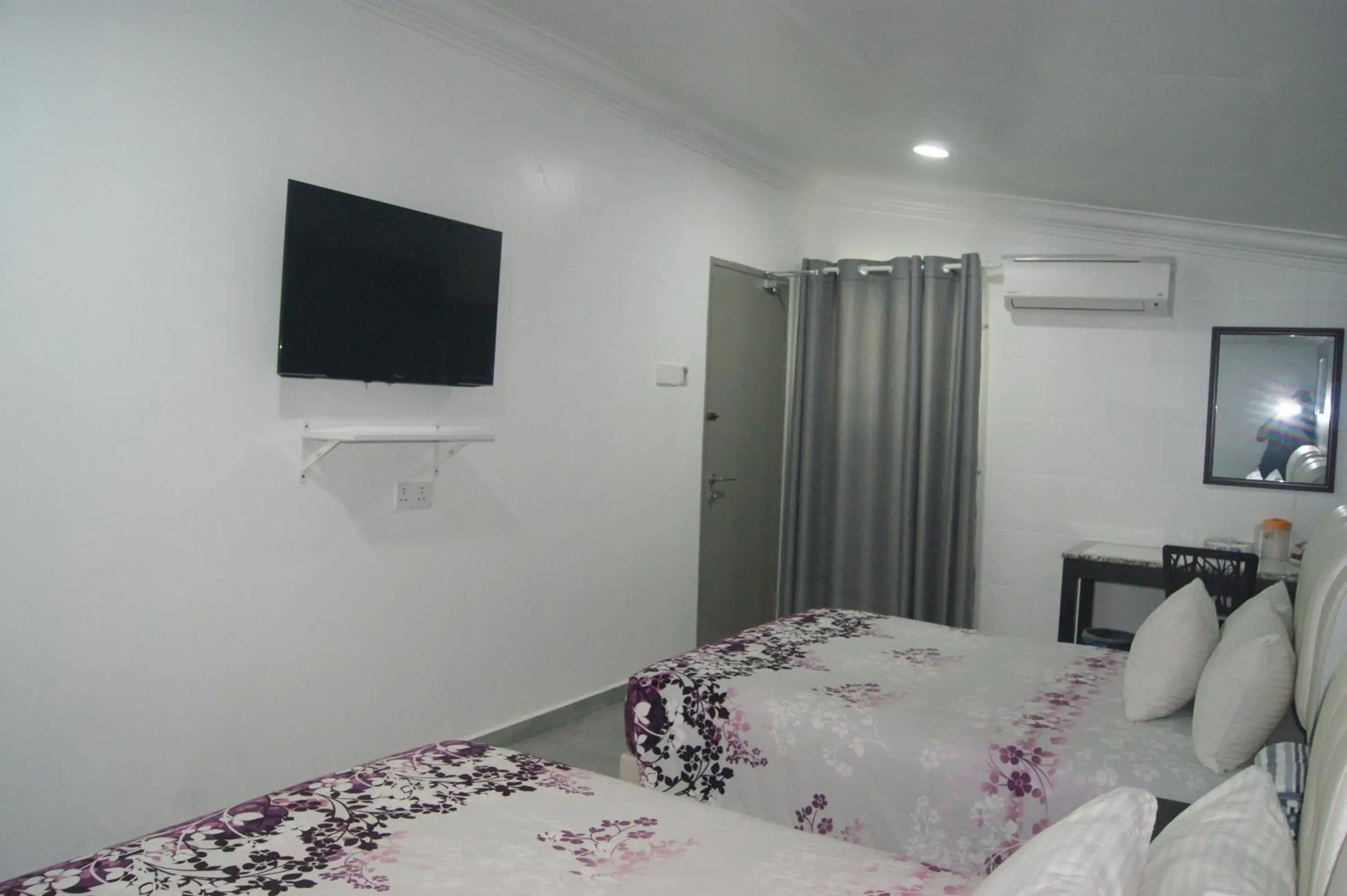 TV and multimedia, TV/Entertainment Center in HOTEL SHAFURA 2